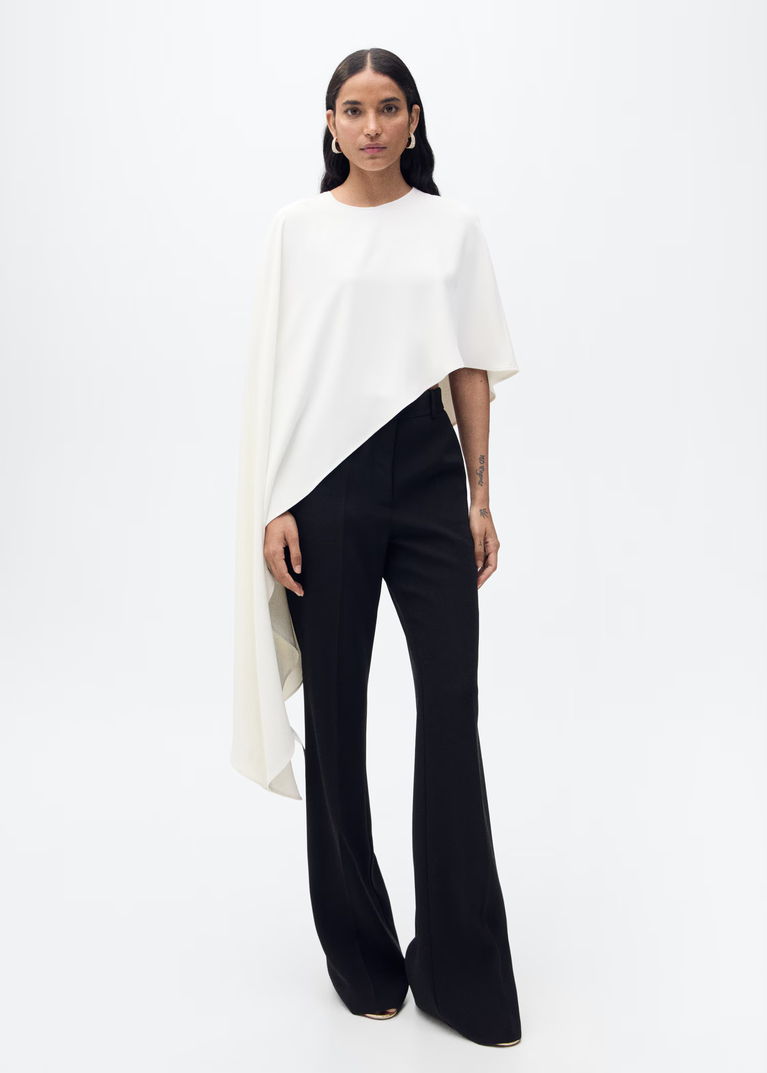 Asymmetrical round-neck cape - Women | MANGO USA | Mango (US/MX/AU)