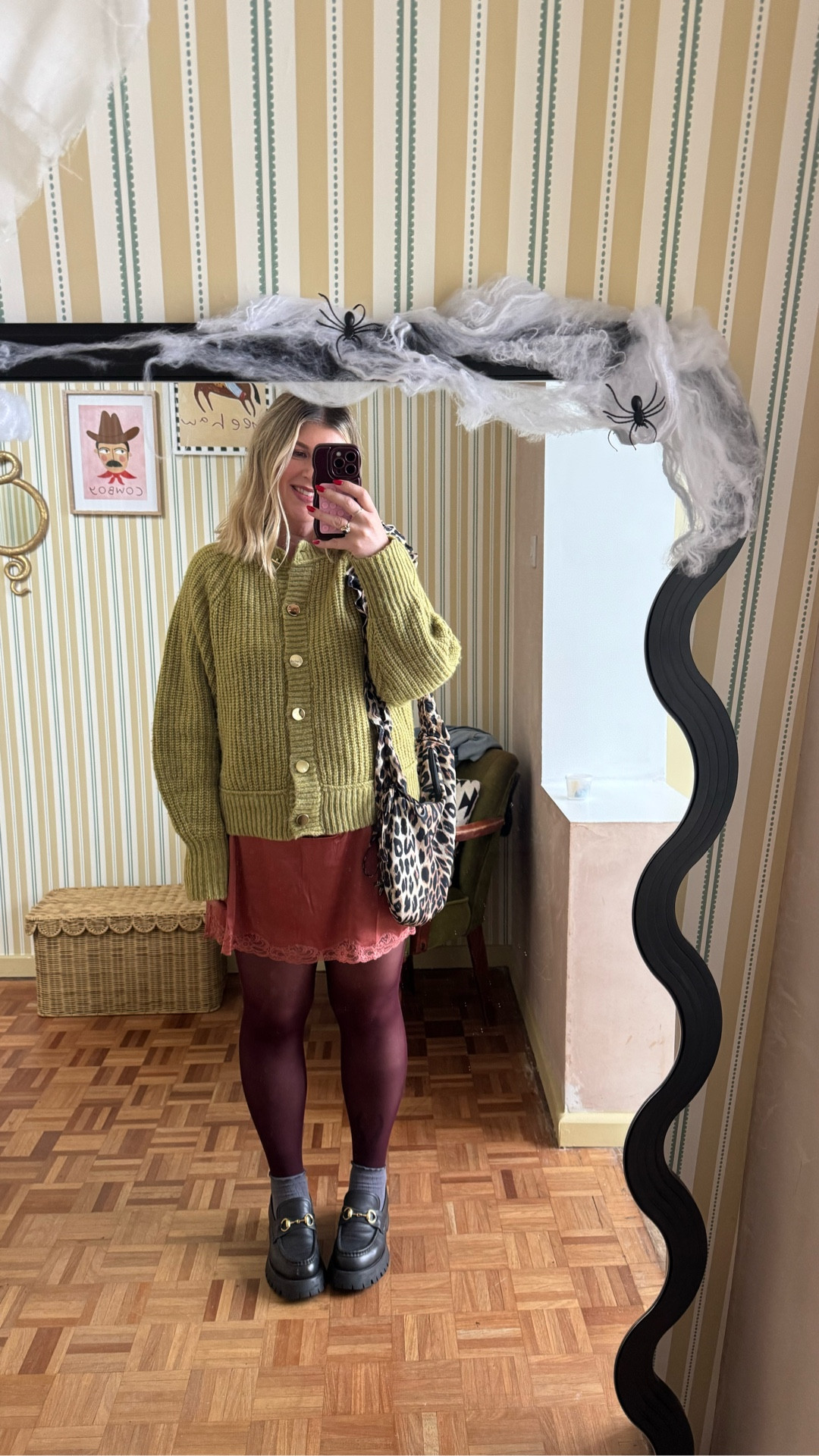 Dressing in the colours of Autumn 🍂 🌱🍁

Love all these tones together, really warm and earthy. Stepping out of my comfort zone in a short skirt, this is the year I embrace the mini 🙌🏻

Will link what I can on stories 🫶🏻

#autumncolour #colourcombinations #autumnoutfitideas #knitwearstyle