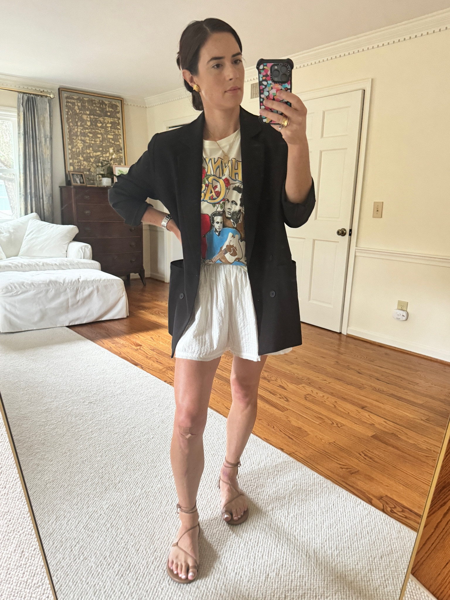 Graphic tee outfit deets

#LTKStyleTip #LTKFindsUnder100 #LTKSaleAlert