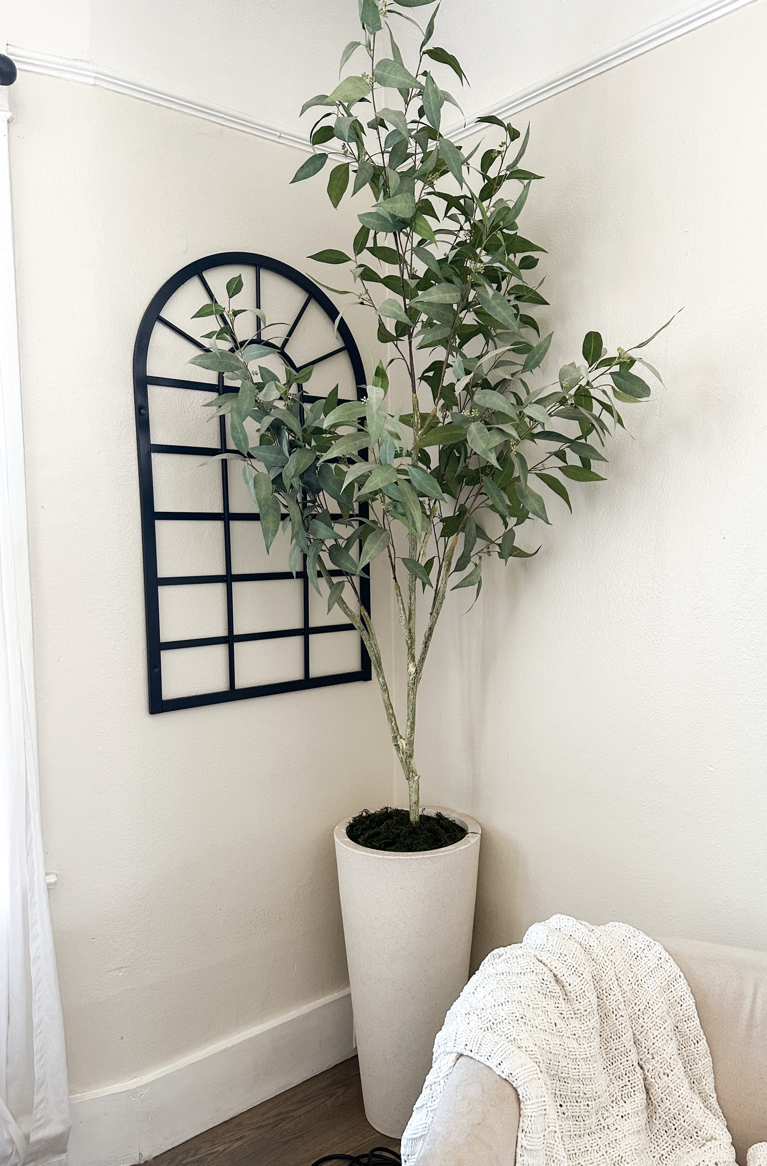 The best faux tree I’ve ever had! 

#LTKfamily #LTKFind #LTKhome