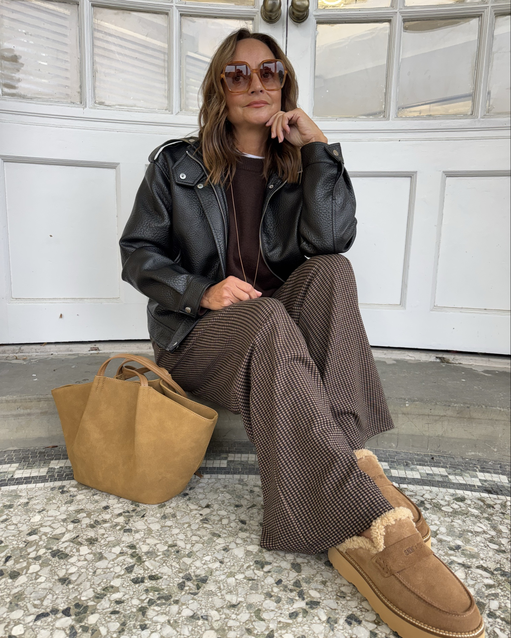 Your summer mule just got updated for winter with the Sloane shearling clog from Saint + Sofia 