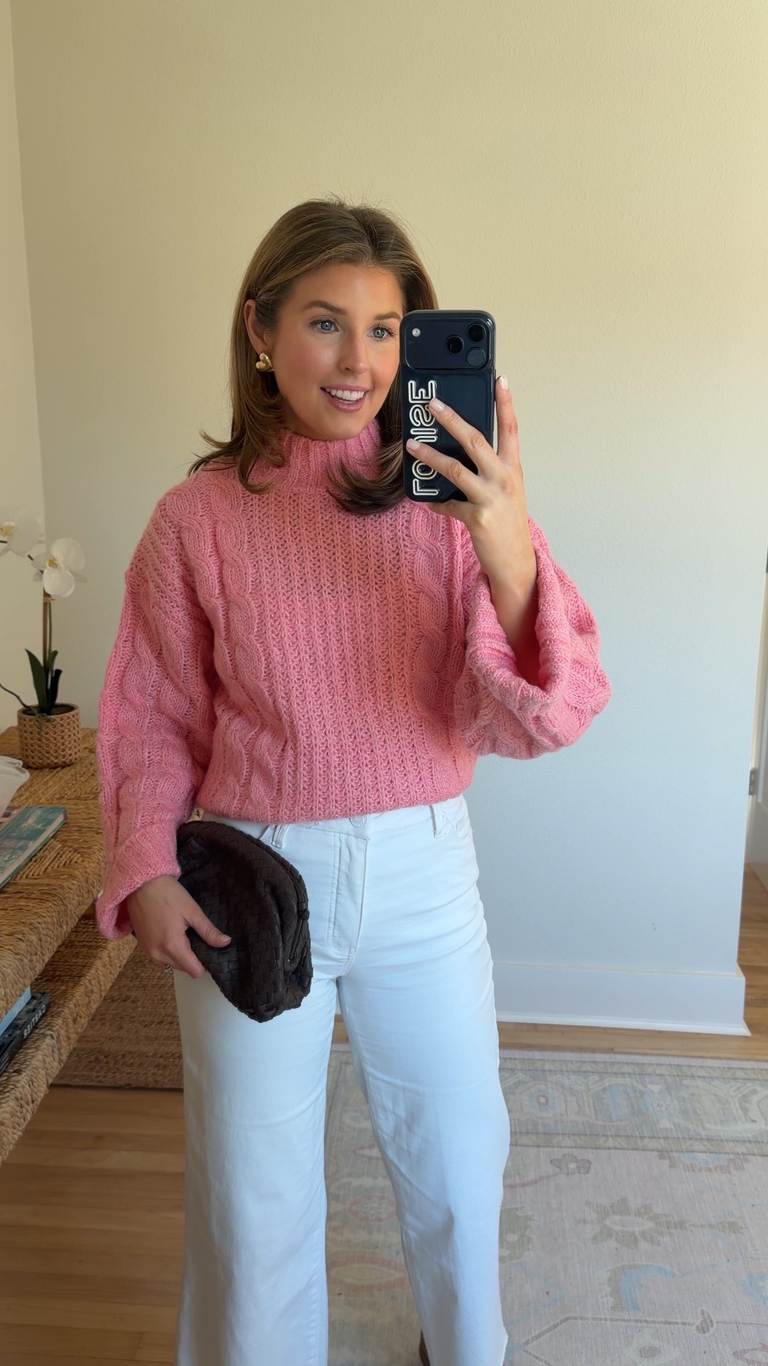 Outfit idea for Valentine’s Day! Wearing a S in sweater and 0 in jeans 