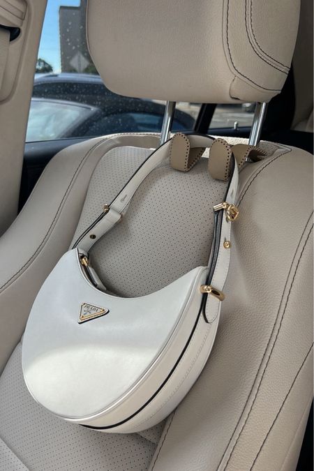 Love this car hook for my purse 

Prada 
Car find 
Car hack 
Amazon find 

#LTKFindsUnder50 #LTKStyleTip #LTKTravel