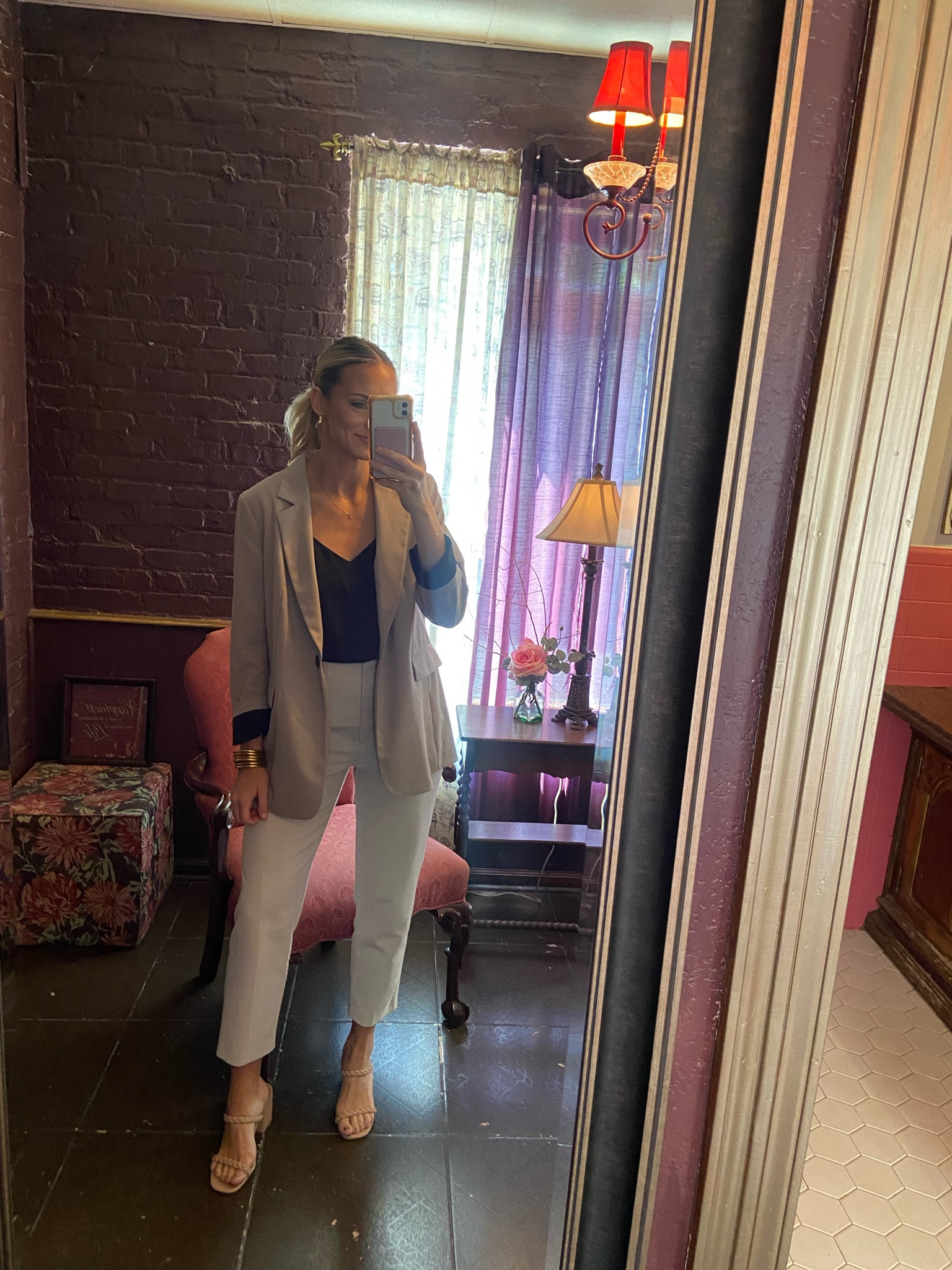 Another work OOTD. Pants are Zara but a good dupe for these and quality is HM!

#LTKworkwear #LTKfit #LTKunder50