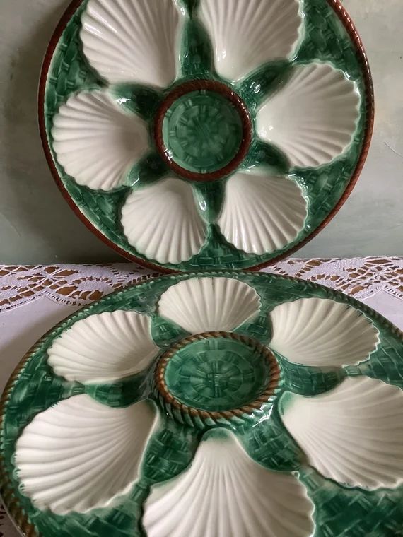 2 Barbotine oyster or scallops plates. Green and white scallops plates. Perfect condition. Vintag... | Etsy (US)