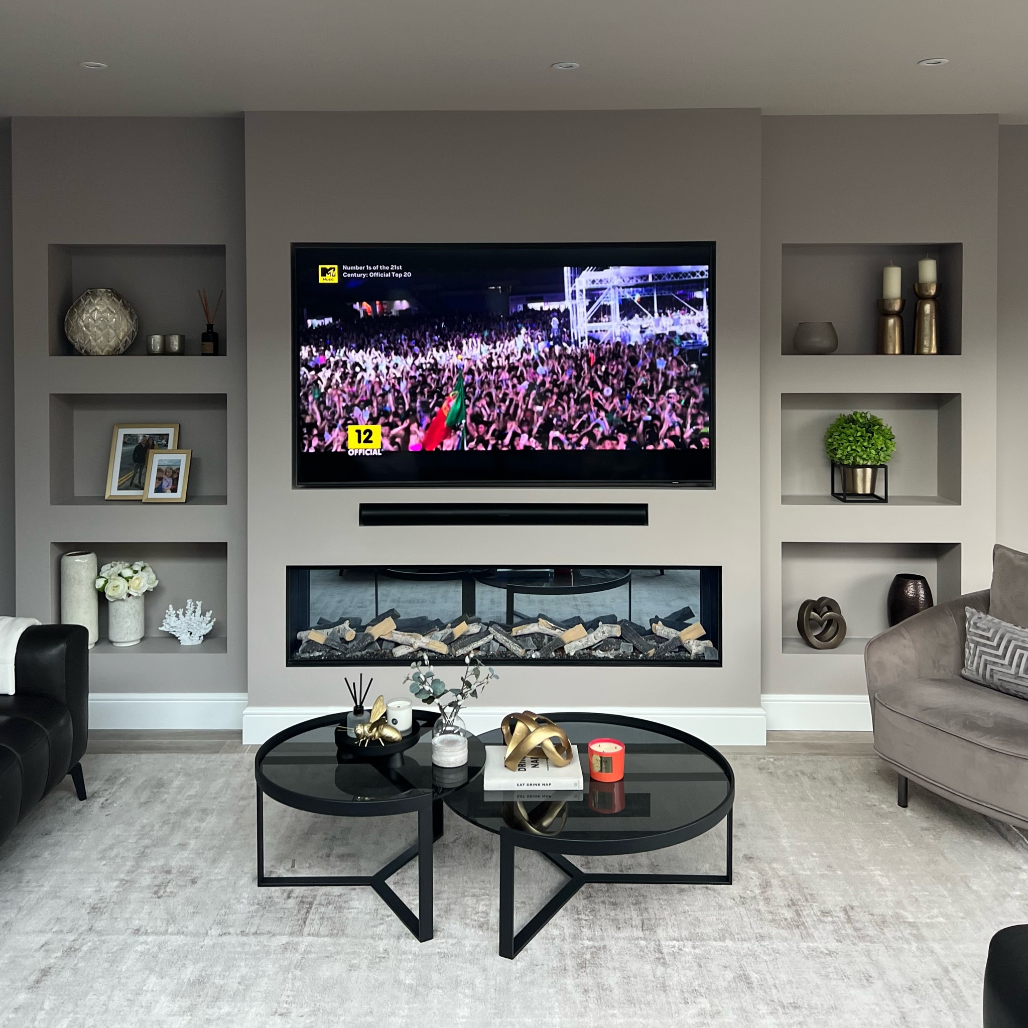 Shop my media wall 

#LTKFind #LTKhome #LTKsalealert