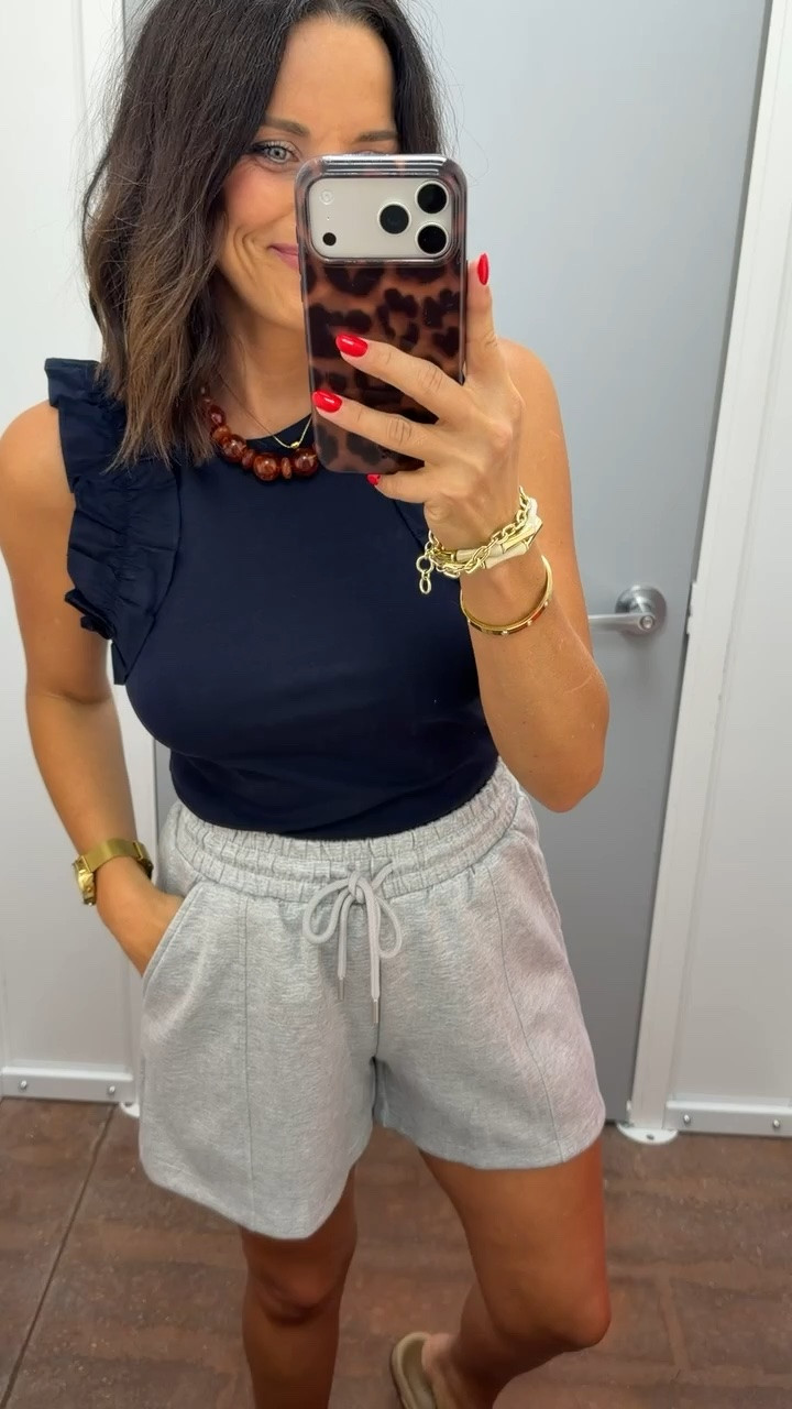 This top goes with everything… one you’ll wear on repeat. 🤍

Size XS
5’3” for reference

#WalmartFashion #WalmartFinds #AffordableStyle #EverydayOutfit #VersatileStyle #CapsuleWardrobe #LTKStyle #LTKCreator #WalmartStyle #FashionFinds