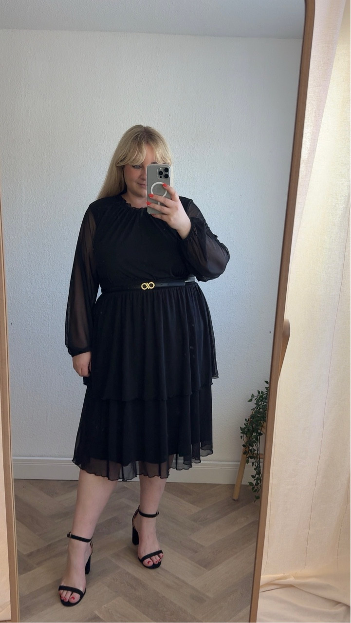 All black look 🖤

15% sparen bei Bon Prix mit dem Code: sa15bp
(Gültigkeit: 14.04. -einschl. 16.04.2026; 15% auf Alles; einmalig einlösbar pro Kundin; gilt in DE App & Webshop)

#dress #plussizefashion #kleid

#LTKdeutschland #LTKplussize #LTKkleider