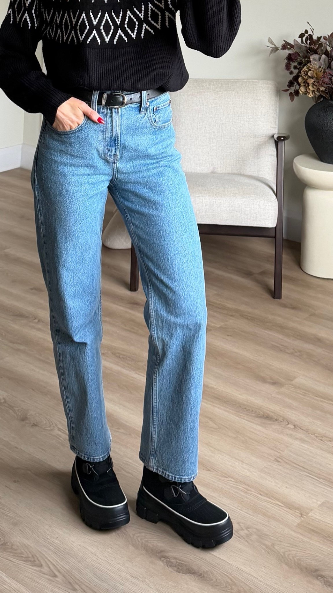 Abercrombie 25% off straight leg jeans s
I wear W25 reg length 
I’m 5ft6