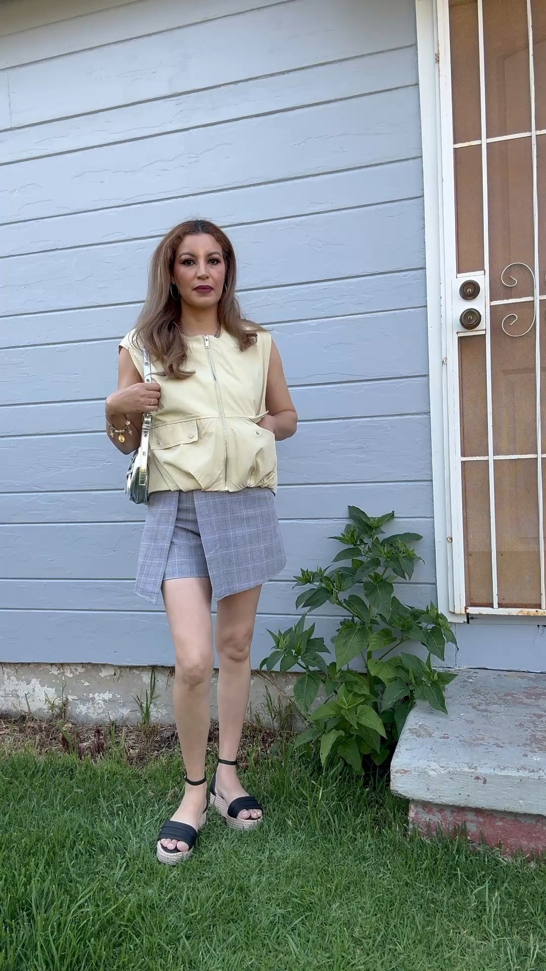 PAODIKUAI Women's Zip Casual Vest, Gathered Hem, Lightweight, Sleeveless, Large Jacket with Pockets.
Size:M

#LTKSeasonal #LTKMidsize #LTKFindsUnder50