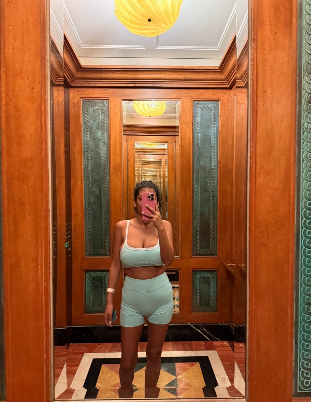 ✨ If you’ve been looking for the workout set that makes you feel confident the second you put it on… this is it.

#aloyoga #fitness #women

#LTKstorytime #LTKdayinmylife #LTKootd