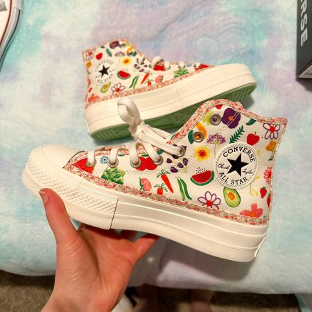 The cutest converse for going to farmers markets!! 🌿💚

high top sneakers, fruits and veggies, summer, spring, footwearr

#LTKstyletip #LTKshoecrush #LTKSeasonal