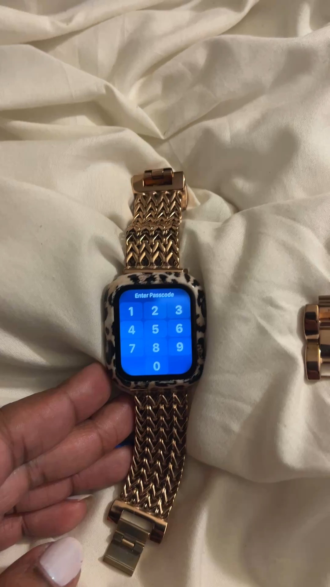 Adjustable rose gold Apple Watch band

#LTKFindsUnder50 #LTKWorkwear