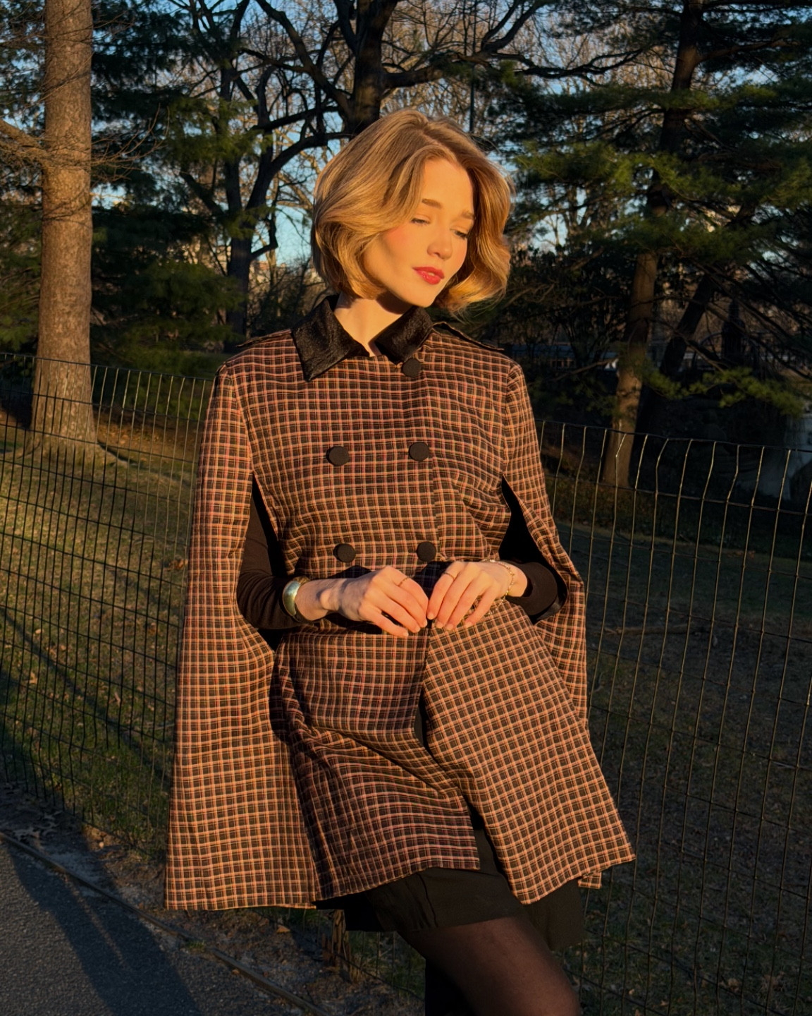 the cutest plaid cape coat!! 🖤