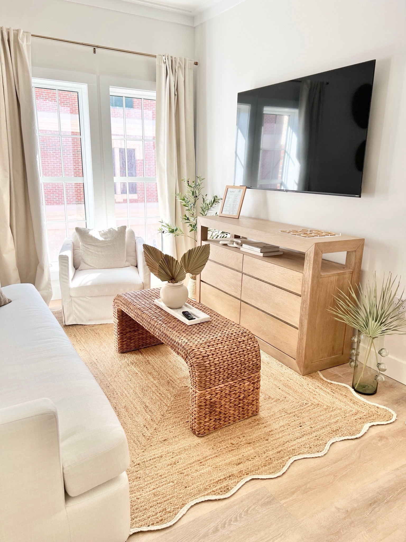 Rental property home decor.

#LTKHome #LTKStyleTip