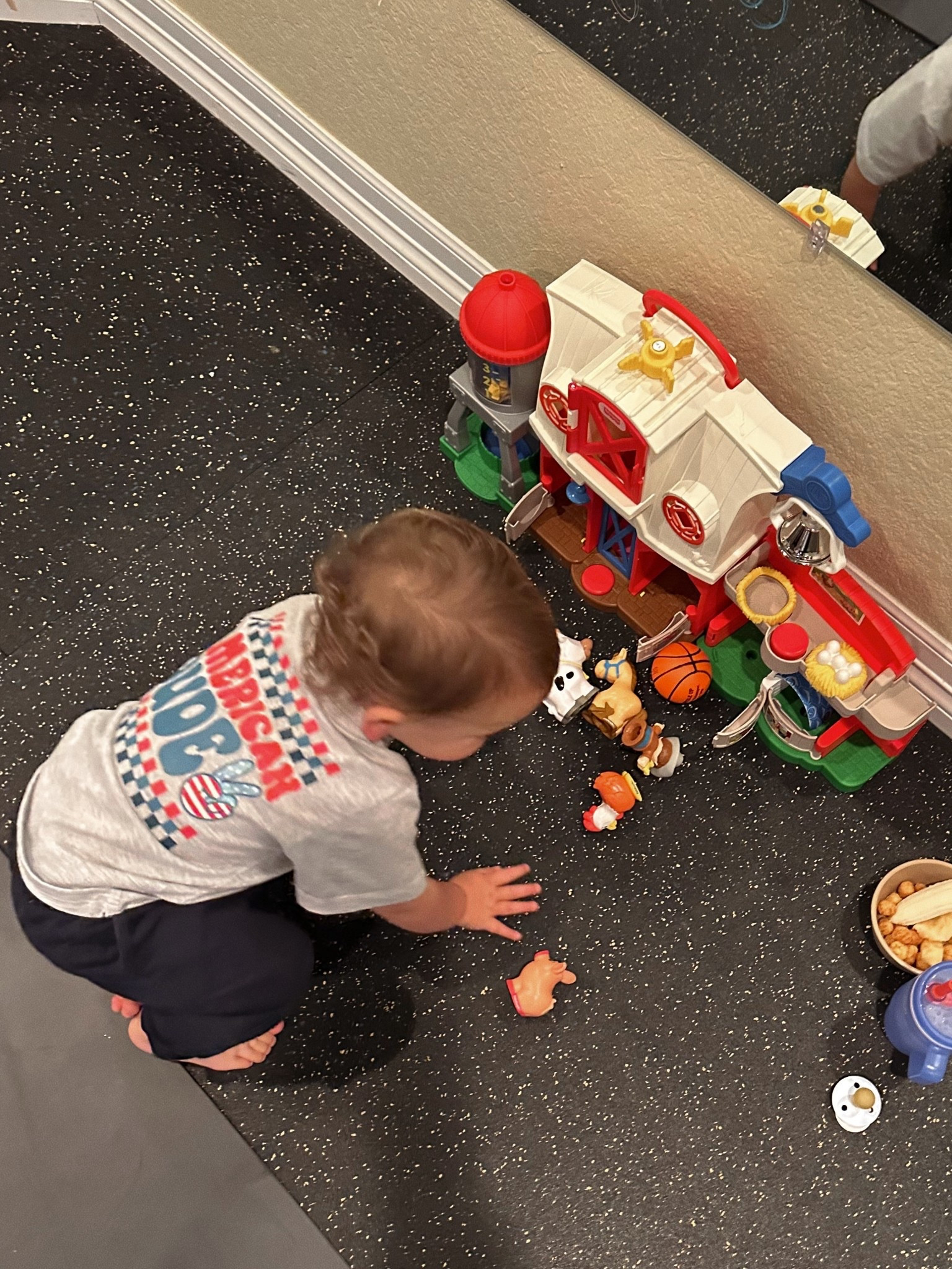 Wes’ farm keeping him occupied while I try and get quick workout in 🐷🐮🐔

#LTKKids #LTKFamily #LTKBaby