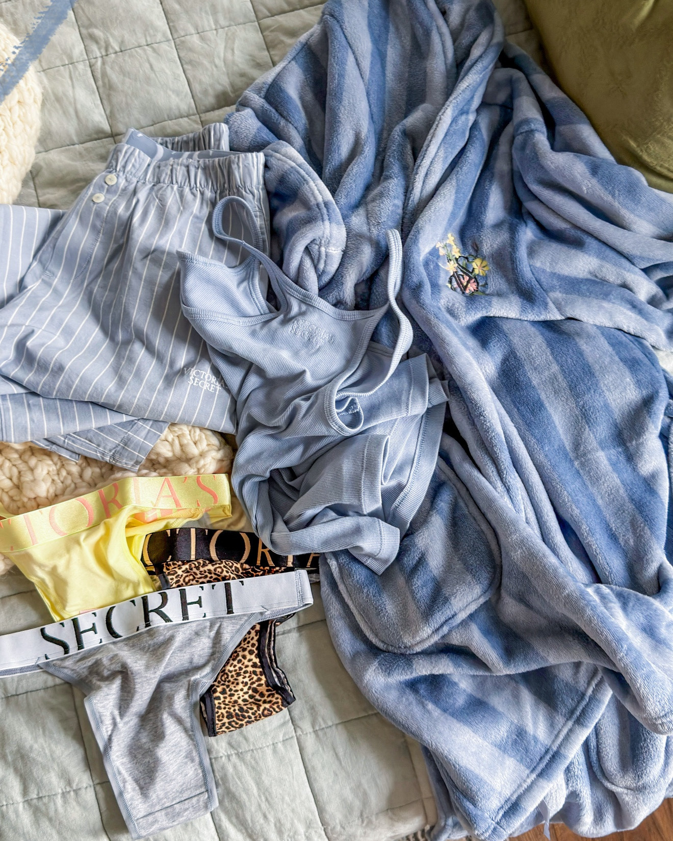 🆕 @victoriassecret Signature Collection launch featuring NEW Signature tshirt bra & 90s brief panty! #VSPartner  

#LTKgrwm #LTKdayinmylife #LTKootd