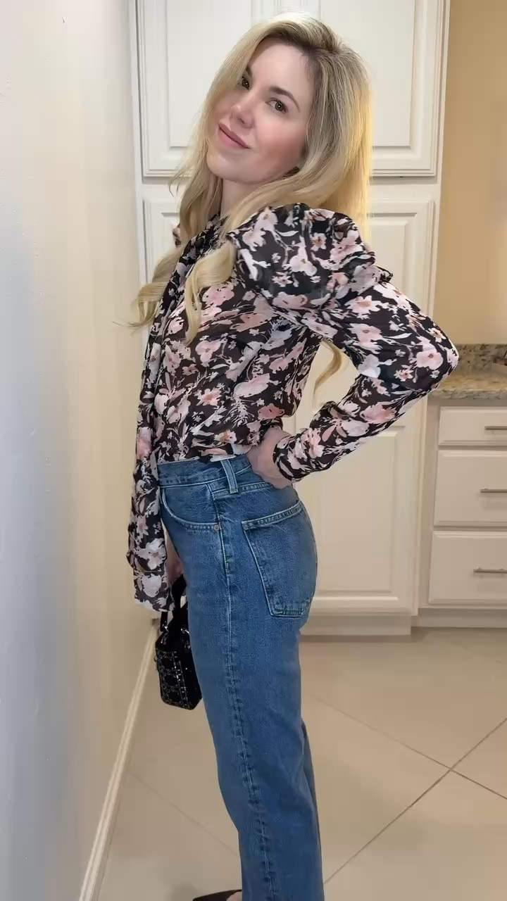 Floral Top
Jeans
Bag
Spring Outfit 