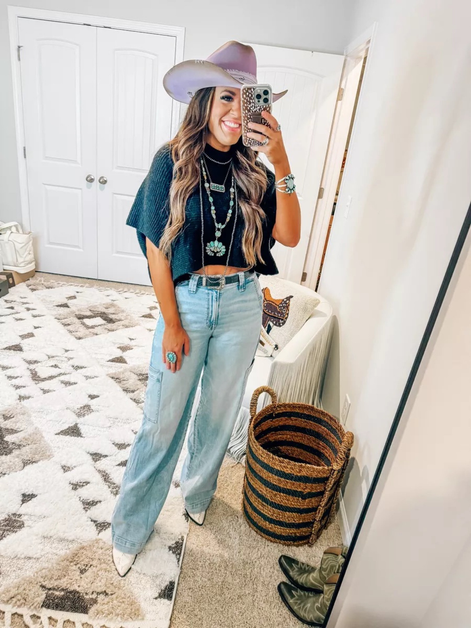 Love this cargo pants outfit with a western fashion flair! Perfect for a nashville outfit, country concert outfit, rodeo outfit or just for some fun cowgirl chic vibes.
11/21

#LTKstyletip #LTKSeasonal