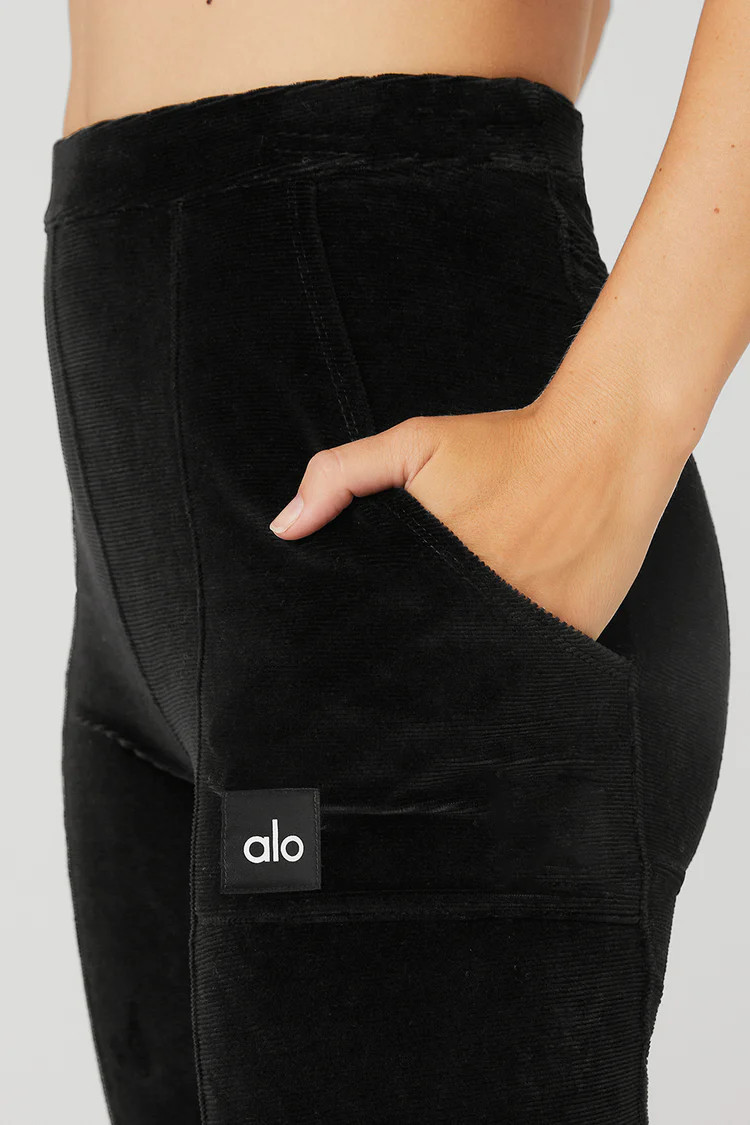 Micro Corduroy High-Waist Winter Break Flare Pant | Alo Yoga (US)