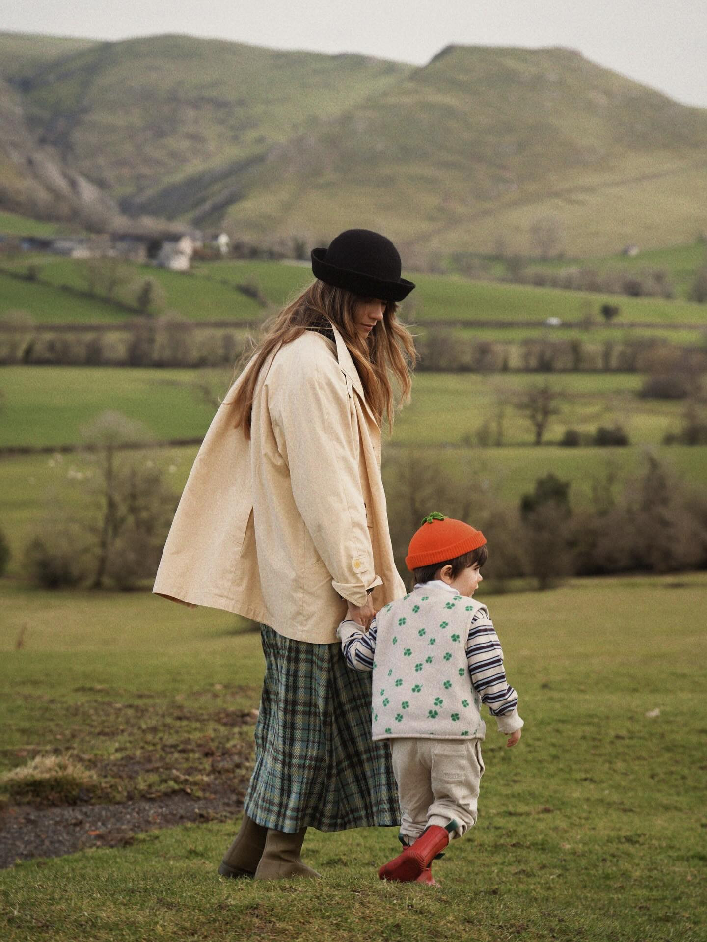 Soft countryside days, There’s something about fresh air and wide open spaces that slows everything down in the most beautiful way… 
-
-
-
-
Baby outfit: @marmarcopenhagen
