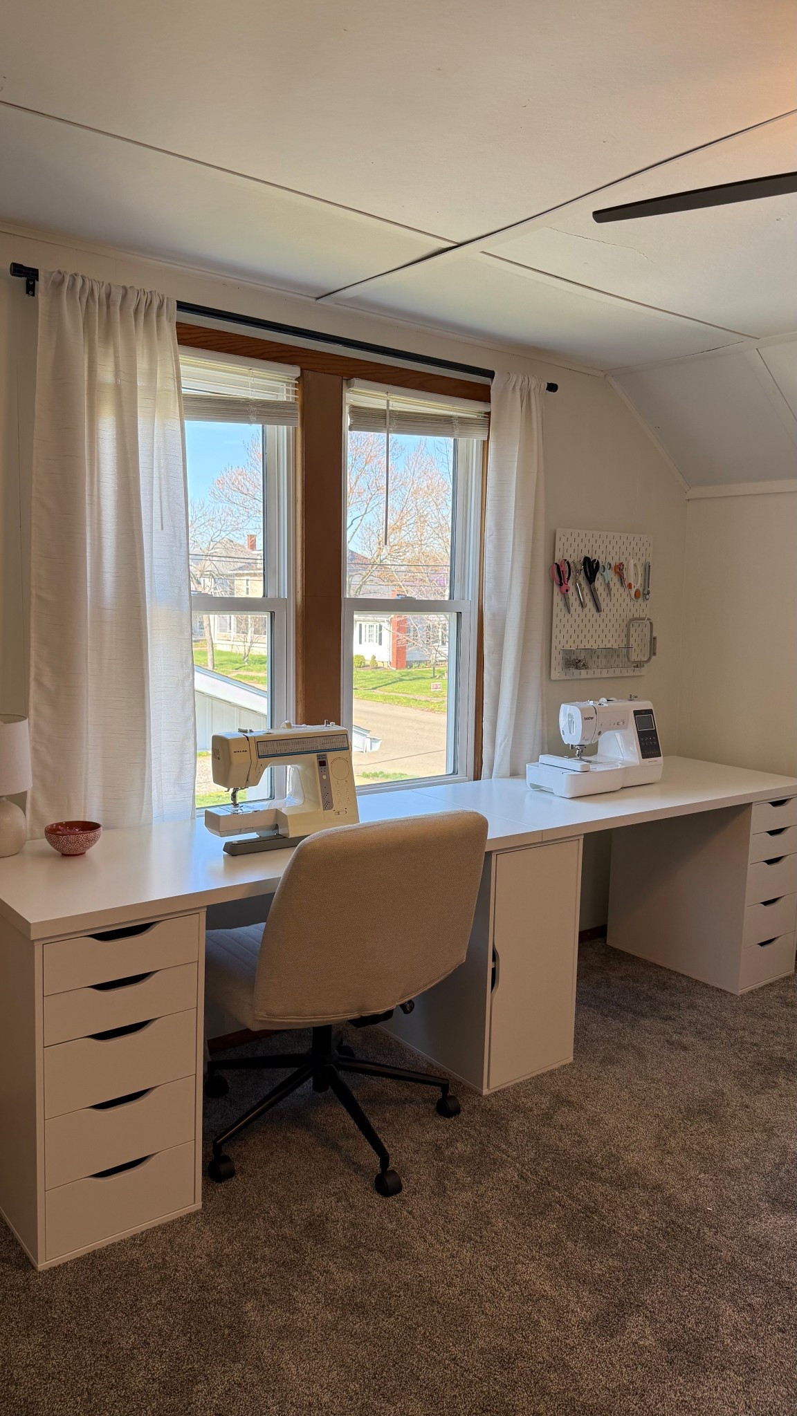 New craft room desk setup

craft room, craft room organization, ikea desk, creative space, sewing room, sewing room inspo, sewing room organization, diy home projects

#LTKHome #LTKdayinmylife