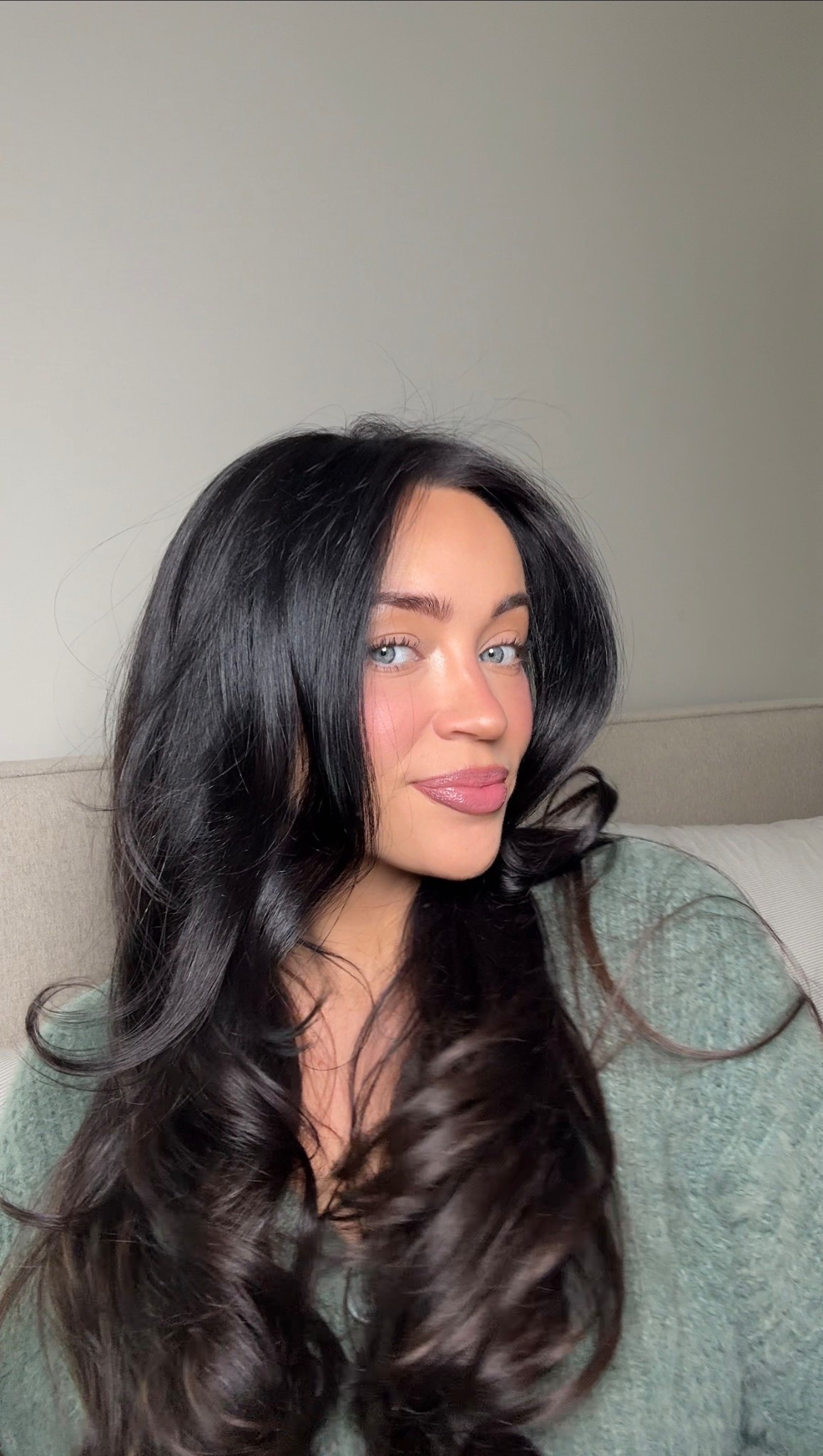 Makeup routine! Shades below: 
Natasha foundation- w7
Concealer- 2.5c
Cream bronzer- latte
Cream blush- brownstone
Huda powder- peach cupcake 
Givenchy powder- shade 2
Bronzer- shade 2
Glow palette- 001
Blush- tulle
Brow gel- black
Brow pen- espresso
Lip stain- mocha 
Lipstick -44