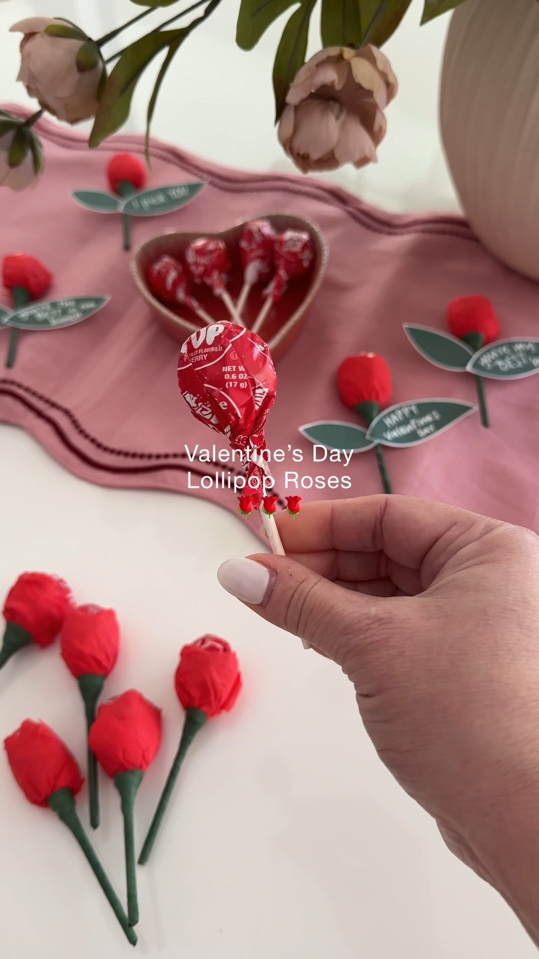 Make these for Valentine’s Day!  Super easy and fun to make Lollipop Roses 🌹 