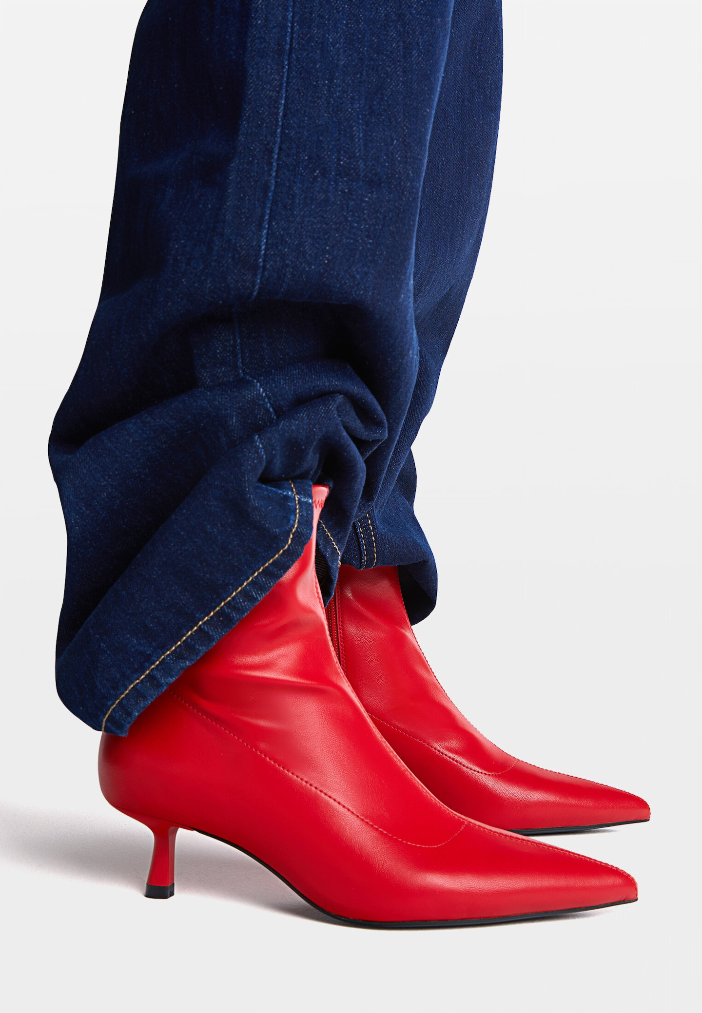 Stretch-Stiefeletten mit Absatz | Stradivarius DE