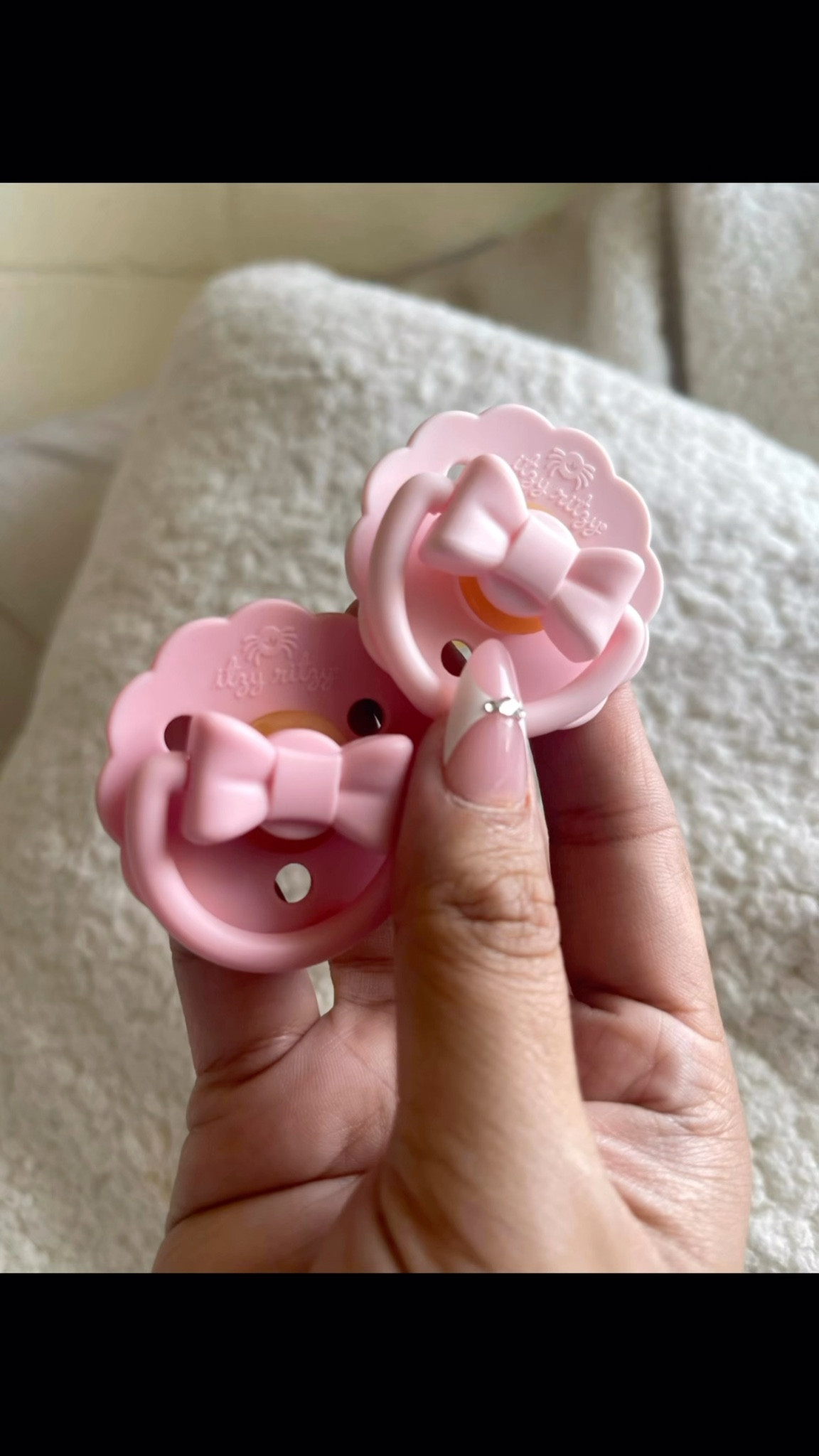 A sweet surprise from @itzyritzy
Thank you for sending these over, Riley's 10 months old now and finally found some relief with your helpful pacifiers, we're obsessed🩷

#itzyritzy #pacifiers #10monthsoldbaby #pinkbows #babies #momgirlera

#LTKmomlife #LTKGiftGuide #LTKBaby