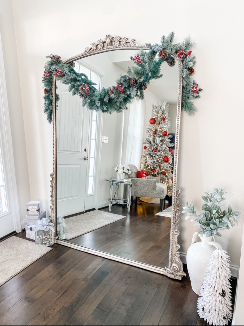Christmas garland🎄

#LTKSeasonal #LTKunder50 #LTKHoliday