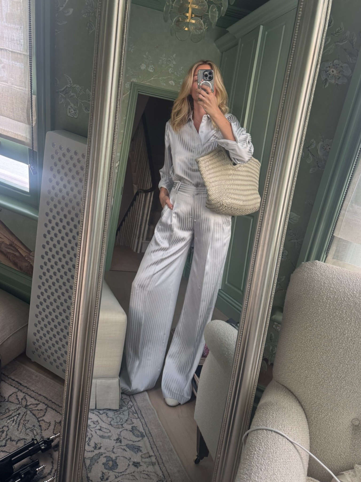 Comfy travel outfit 🤍

Holiday travel / coord / silver outfit / satin trousers 