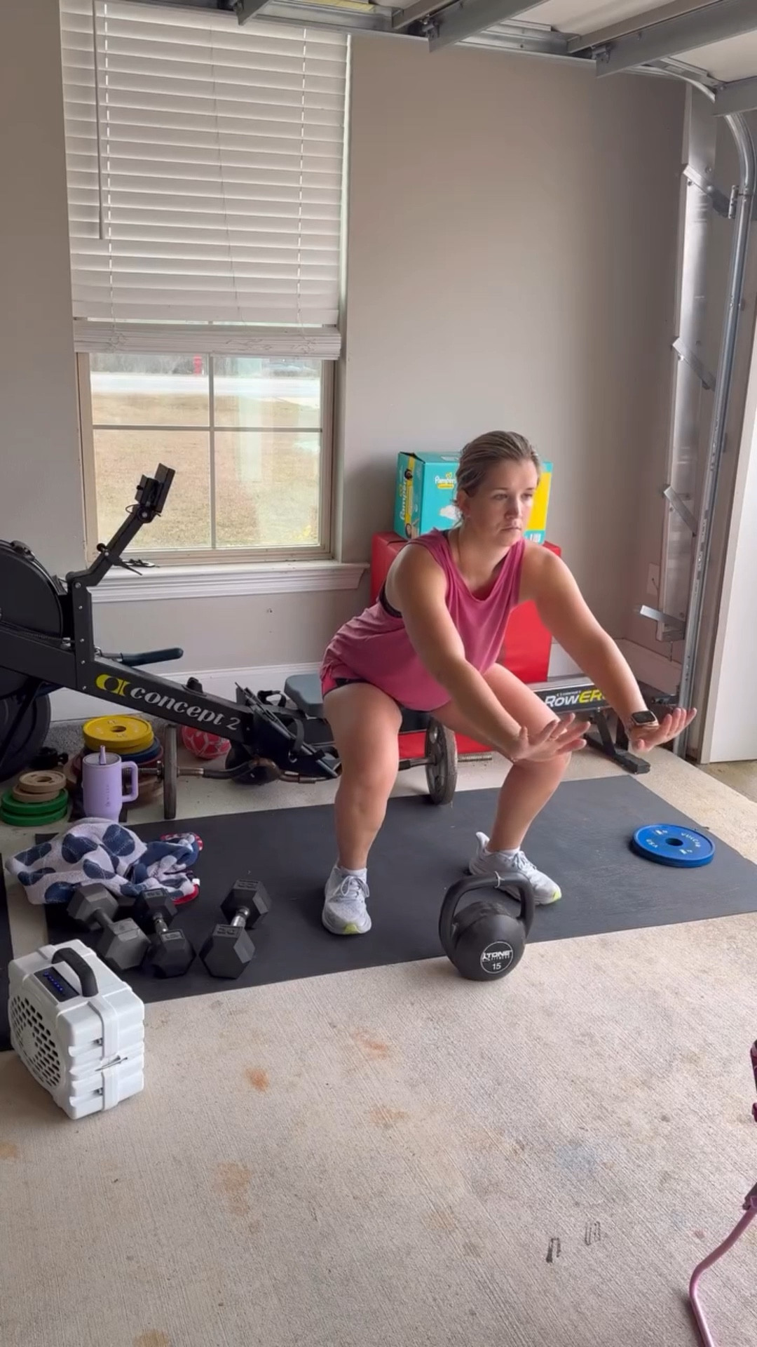 Chasing kids while trying to get a workout in🤣

#saturday #garageworkout #chasingkids #momof2 #walkingpad #squatsporation