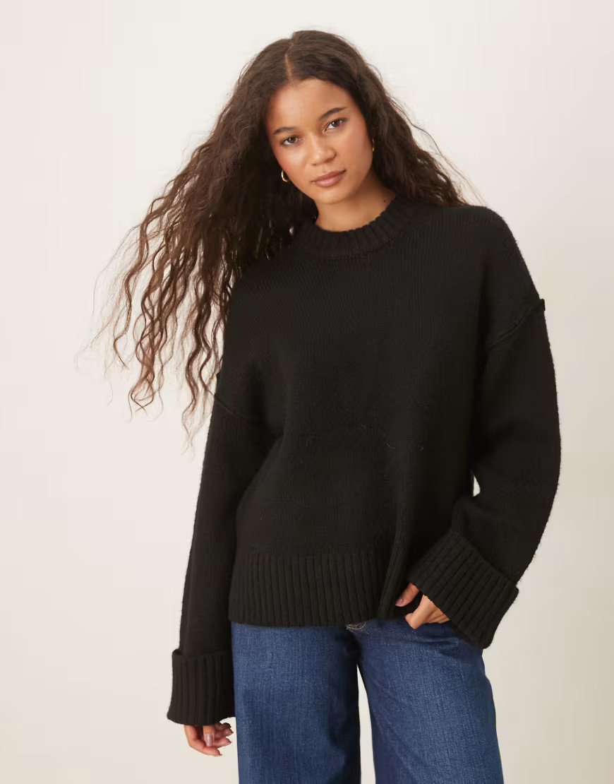 Gina Tricot relaxed crew neck folded sleeve knitted sweater in black | ASOS (Global)