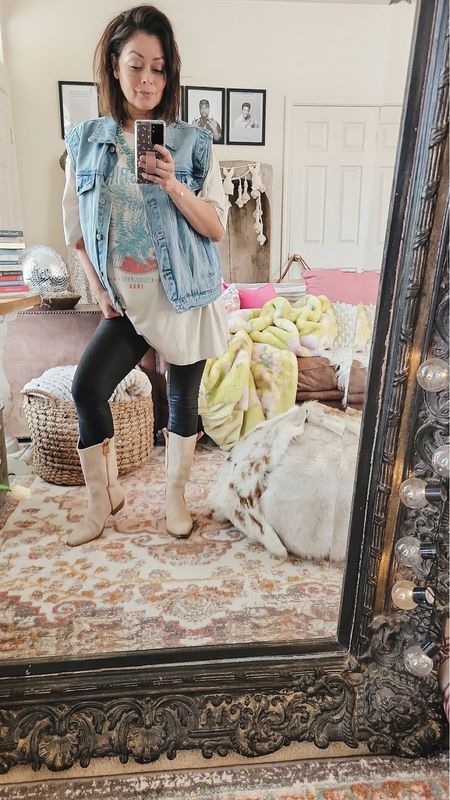 For Home Links see my highlights 

Wearing a small in leggings
S/M in tee
6 in boots

Statement jewelry 
Free People
Graphic tee
Country concertt


#LTKsalealert #LTKhome #LTKstyletip