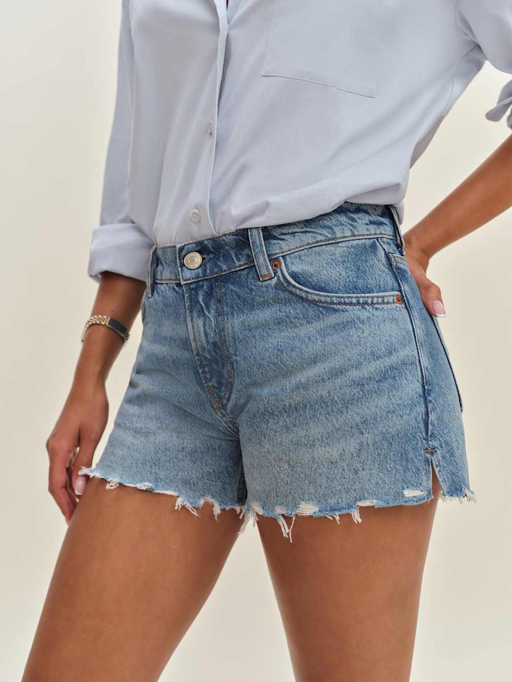 Sutton Low Rise 2.5” Slouchy Jean Shorts | Reformation (Global)