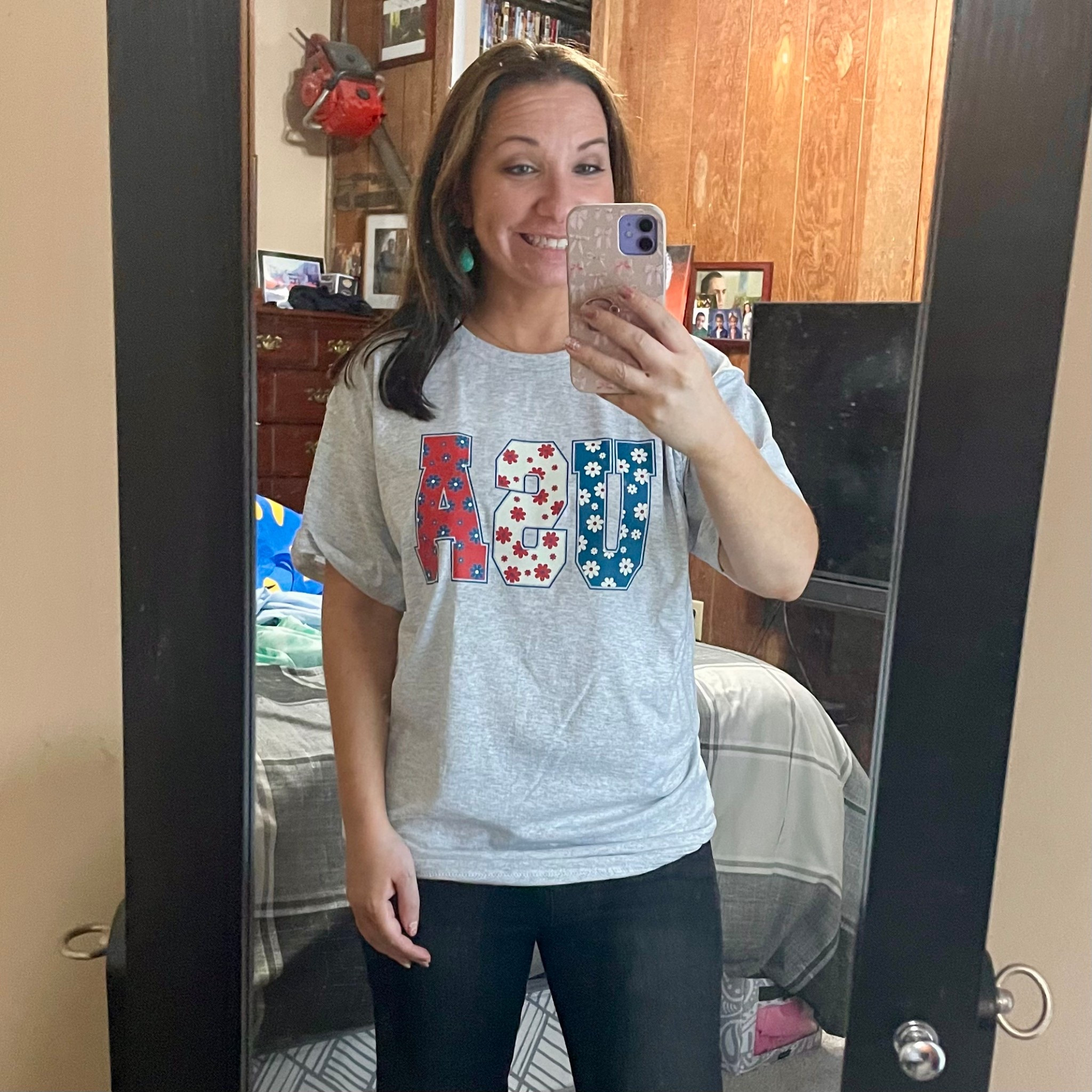 New poshmark listing - graphic tee size medium 

#LTKPetite #LTKFindsUnder50 #LTKSeasonal