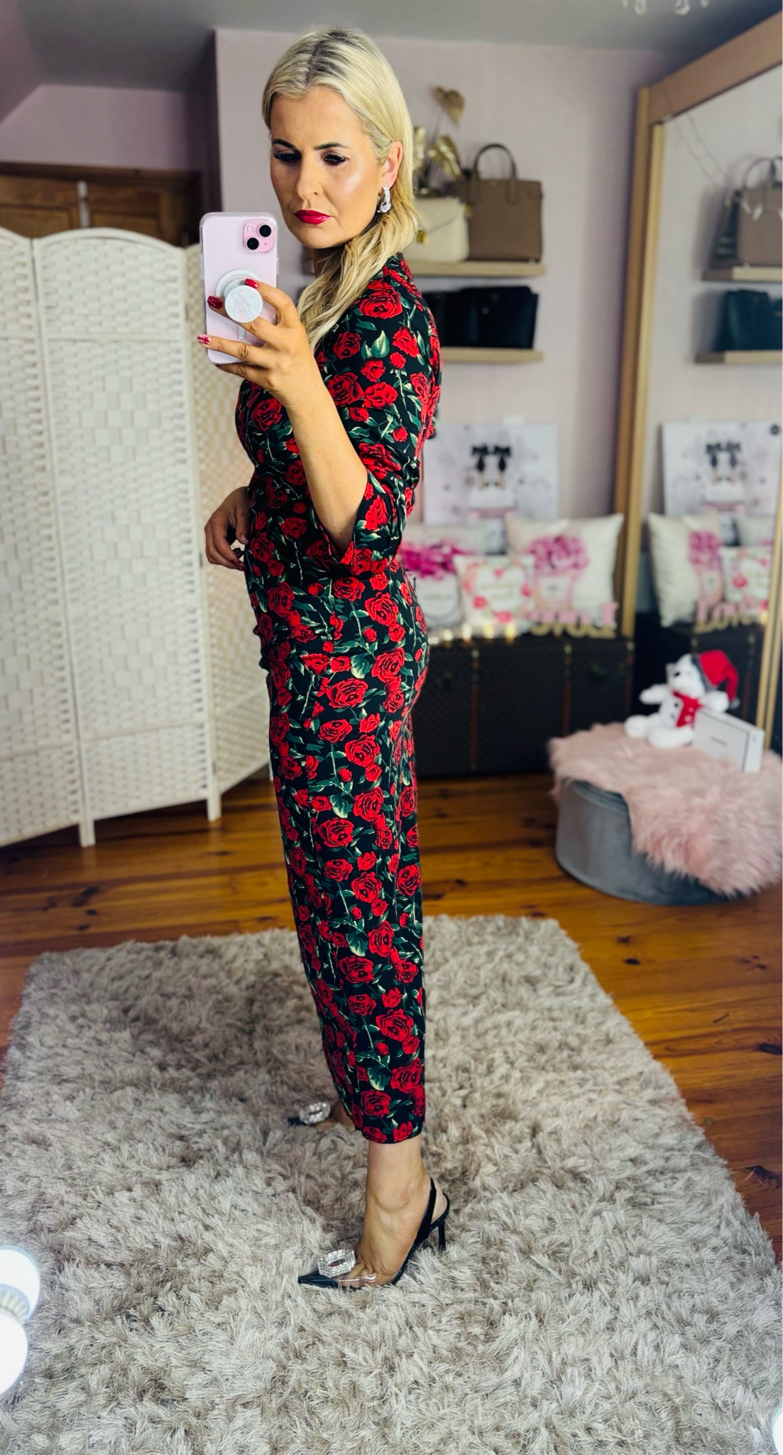 Christmas Day Style 🎅🏻


•red dress •long dress • floral dress • Midi dress • ootd • style inspiration • style inspo • style blogger • what to wear • how to wear • long dress • styling tips • fashion faves • affordable fashion • style on a budget • Christmas style • dinner date • going out dress • special occasion •my style • what I’m wearing • style guide  •Fashion help • mums 

LTKFestiveSaleUK LTKFestiveSaleIE #LTKsalealert