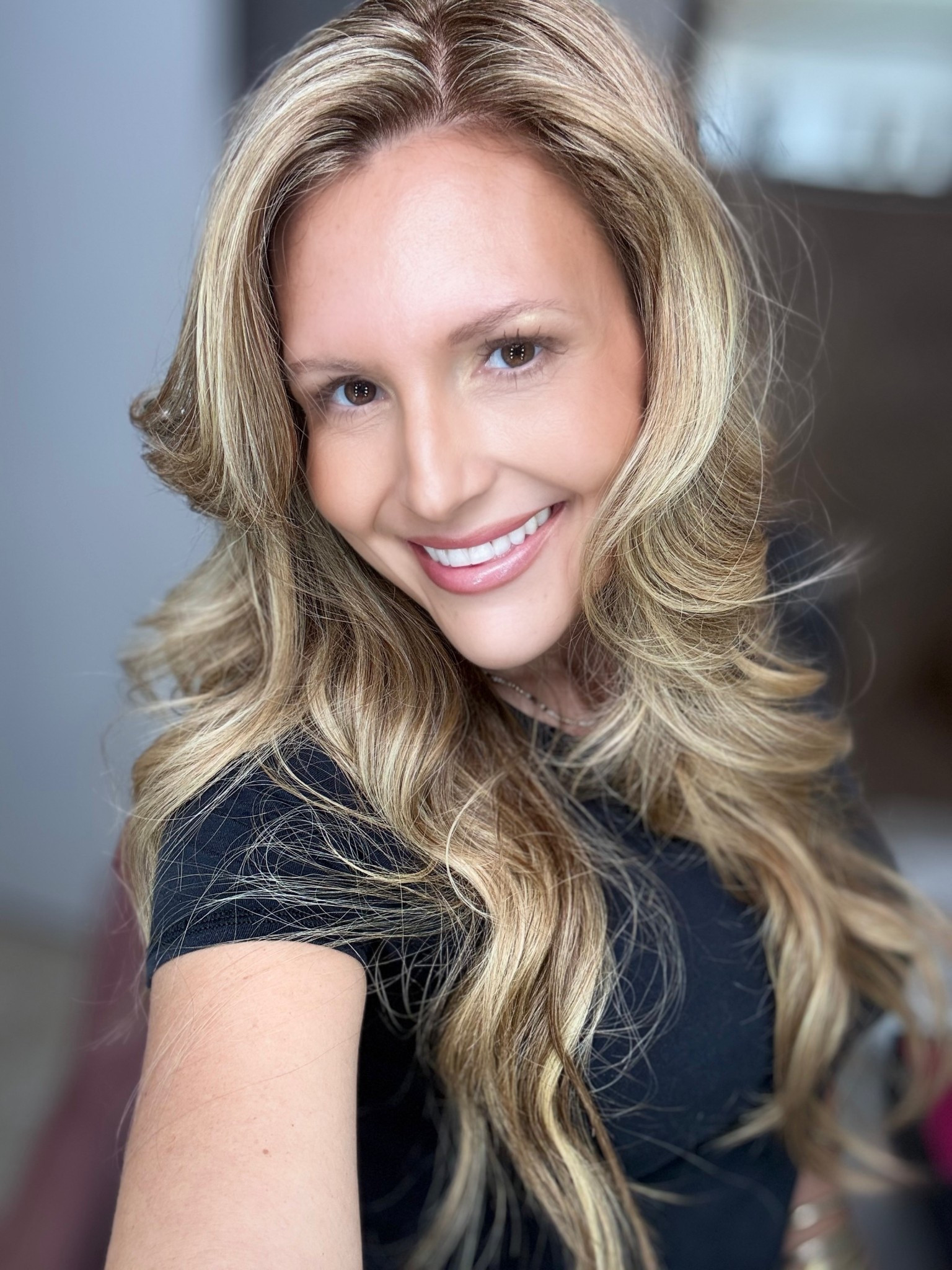 Good hair days don’t happen by accident 💁‍♀️✨
These are the products keeping my hair healthy, shiny, and effortlessly styled lately — all linked on my LTK for easy shopping 🤍