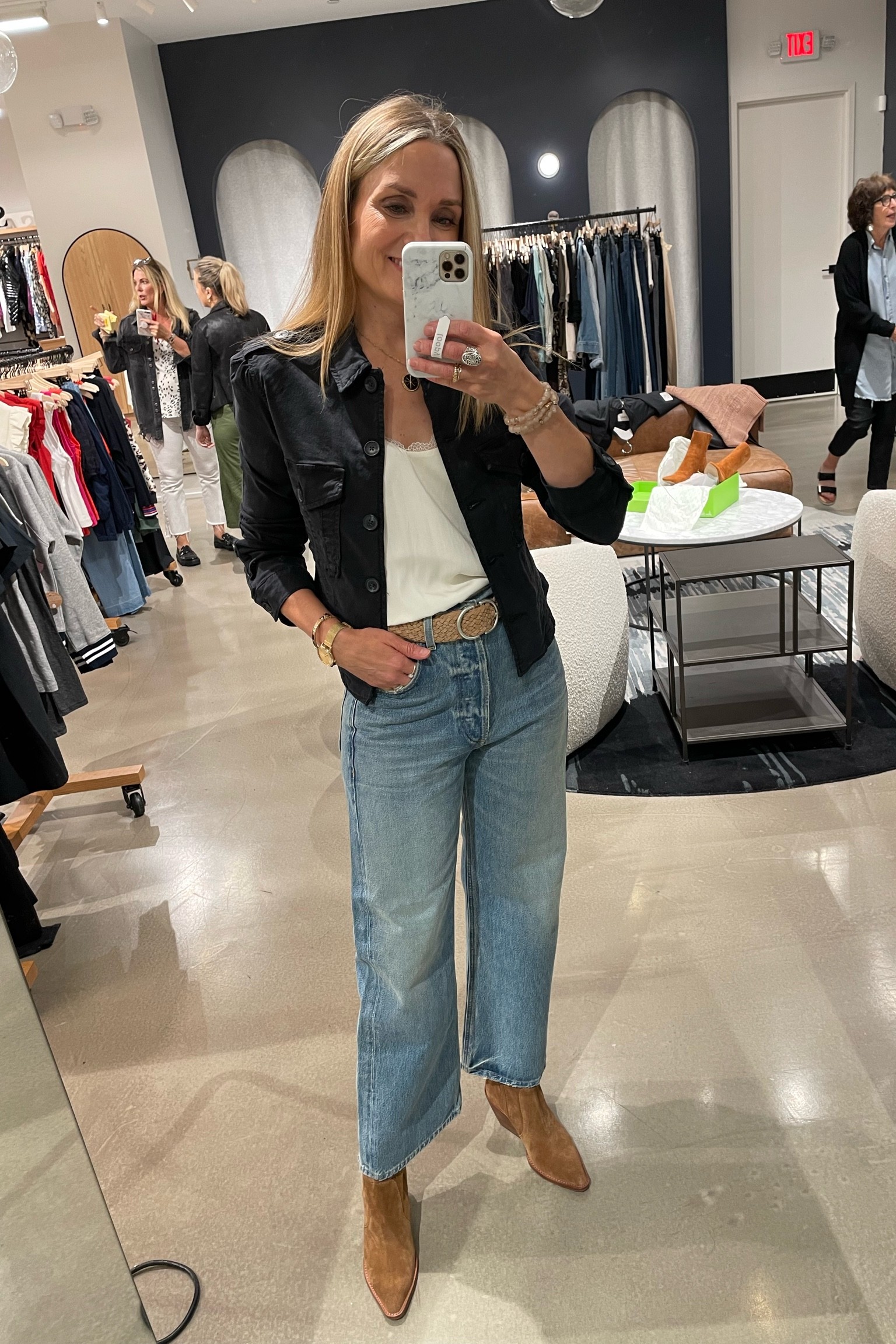 Evereve Fall new arrivals! Wide leg cropped jeans and the cutest black denim jacket!

Evereve, black denim jacket, wide leg jeans, brown booties, fall outfit 


#LTKSeasonal #LTKstyletip #LTKunder50