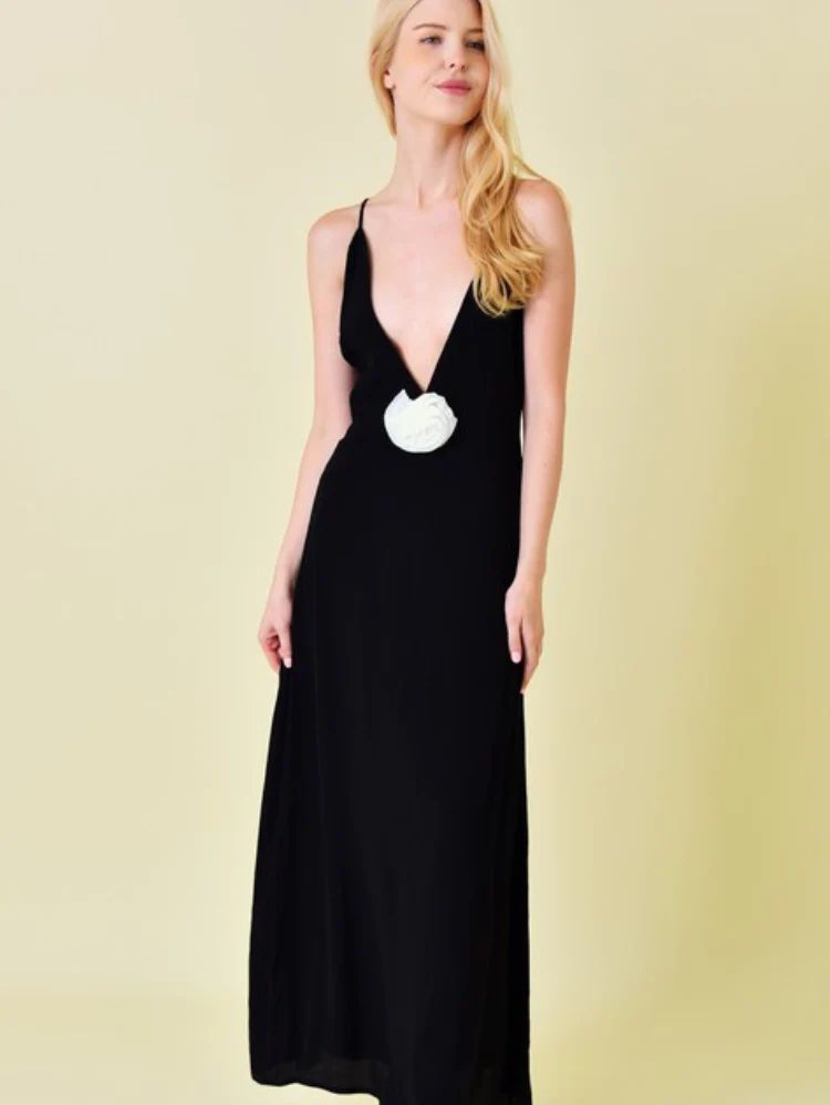 Bridget Black and White Rosette Maxi Dress | Confête