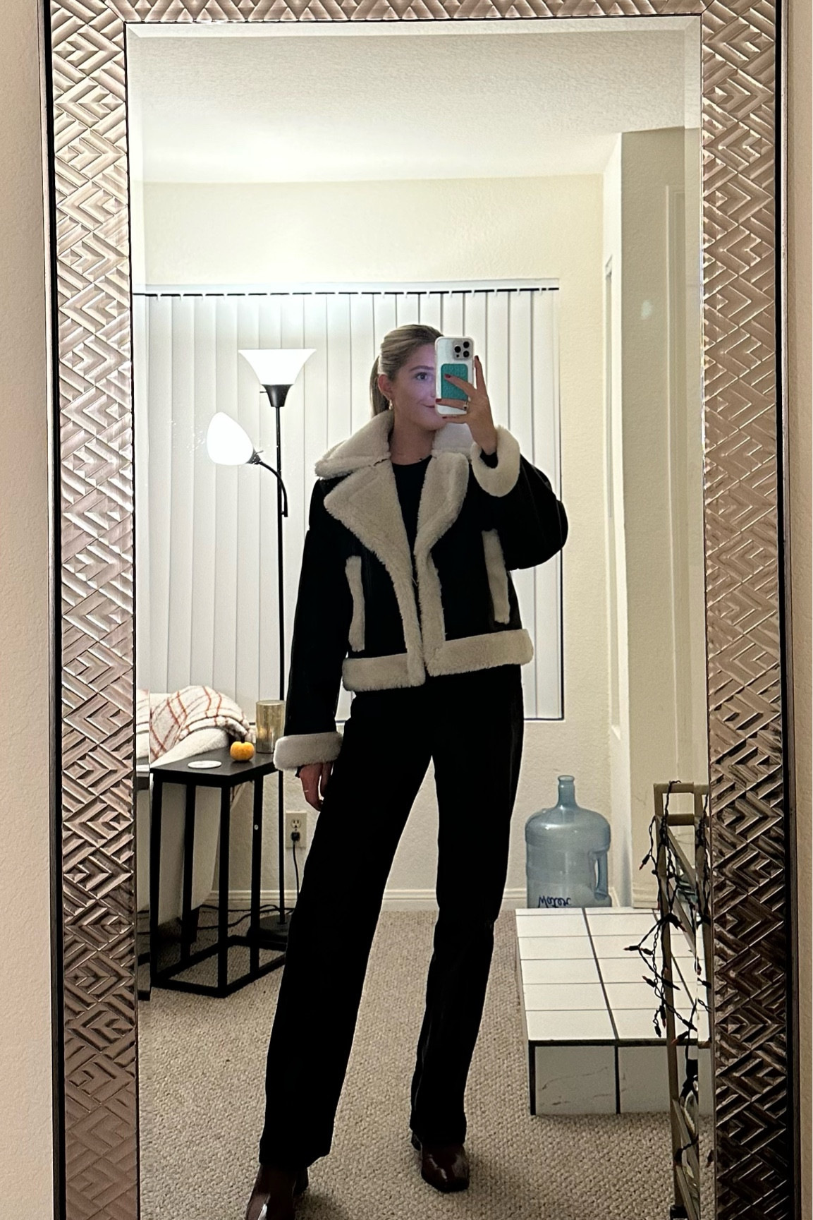 black outfit with Sherpa jacket | holiday outfit inspo 