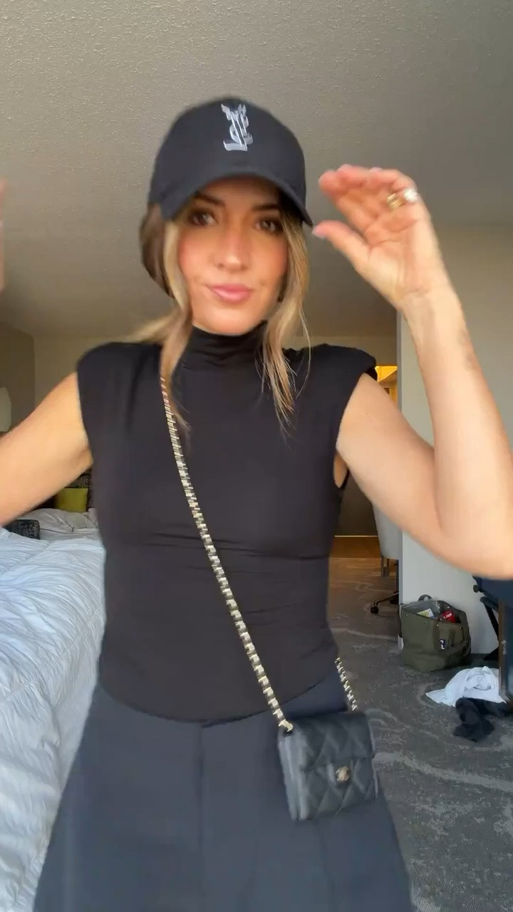 My favorite pants from Aritzia are on sale now!!

Aritzia sale, summer fashion, wardrobe staples

#LTKOver40 #LTKSeasonal #LTKootd