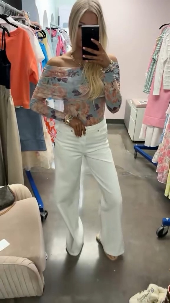 DITL modeling for @shopimpressions 🤍 Which look is your favorite?!
-
-
-
#modeling #boutique #photoshoot #beauty #lifestyle