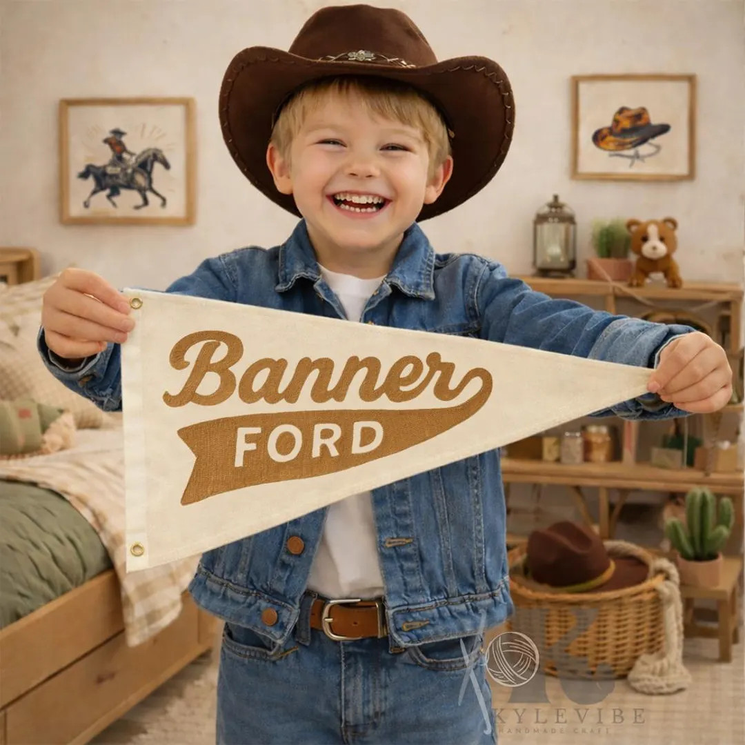 Handbroderad namnvimpel: Väggdekoration i bomull | Etsy (US)