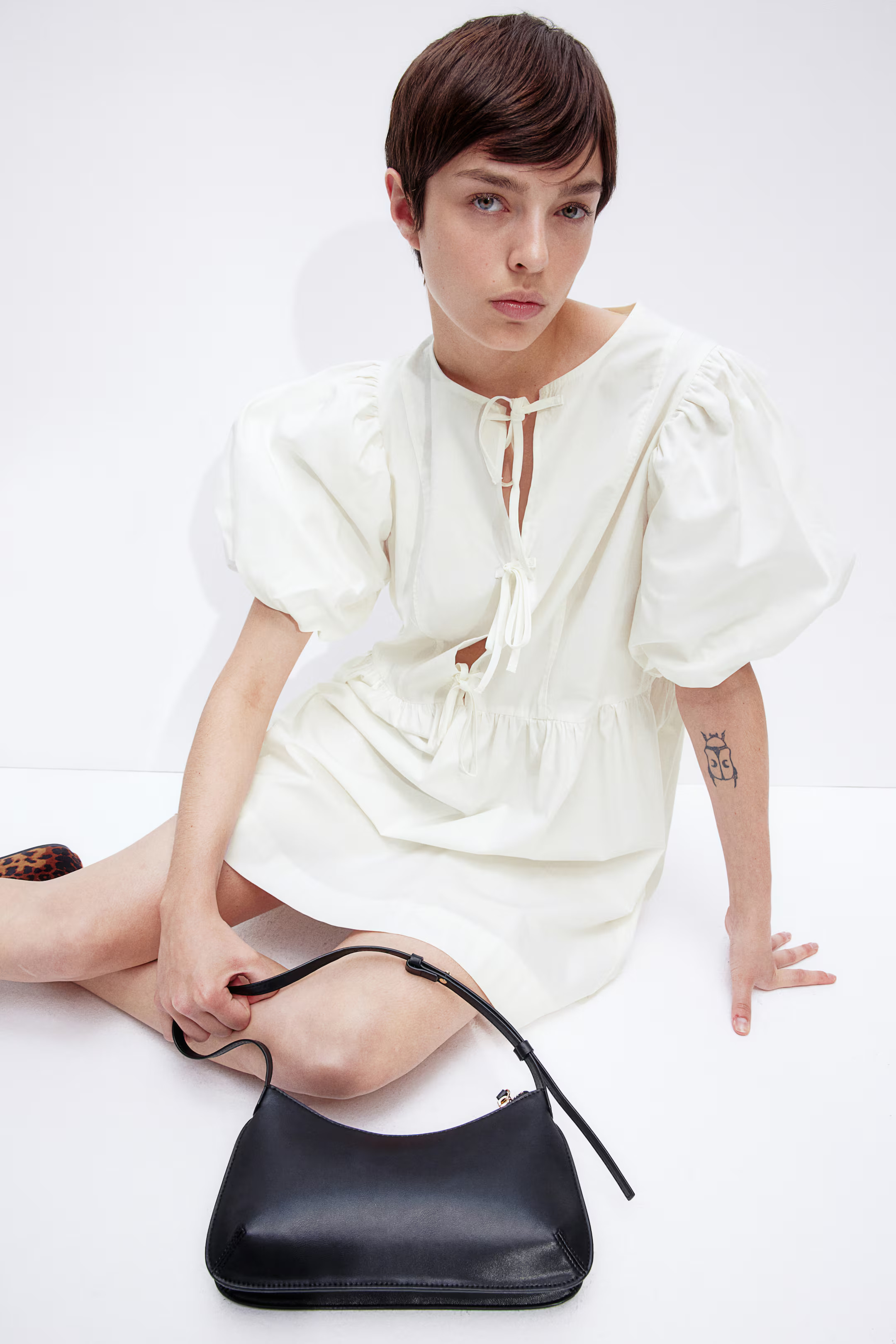 Tie-detail puff-sleeved dress | H&M (UK, MY, IN, SG, PH, TW, HK)