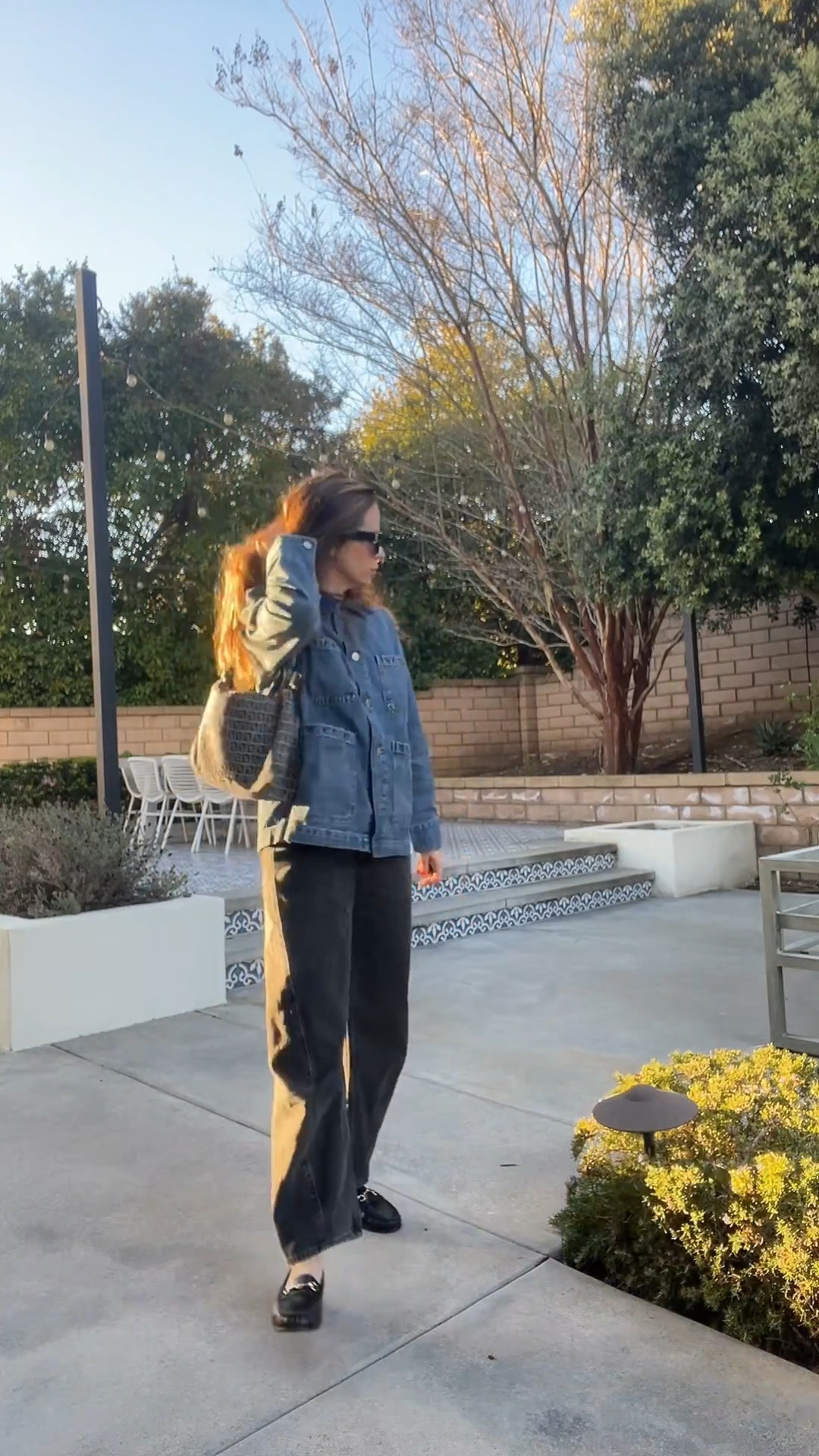 Carolyn Bessette Kennedy style, minimalist 90s style, minima luxury, quiet luxury, feni bag, barrel jeans, barn jacket, oversized denim jacket, festival outfit, stagecoach, fendi baguette 

#LTKOver40 #LTKootd #LTKFestival