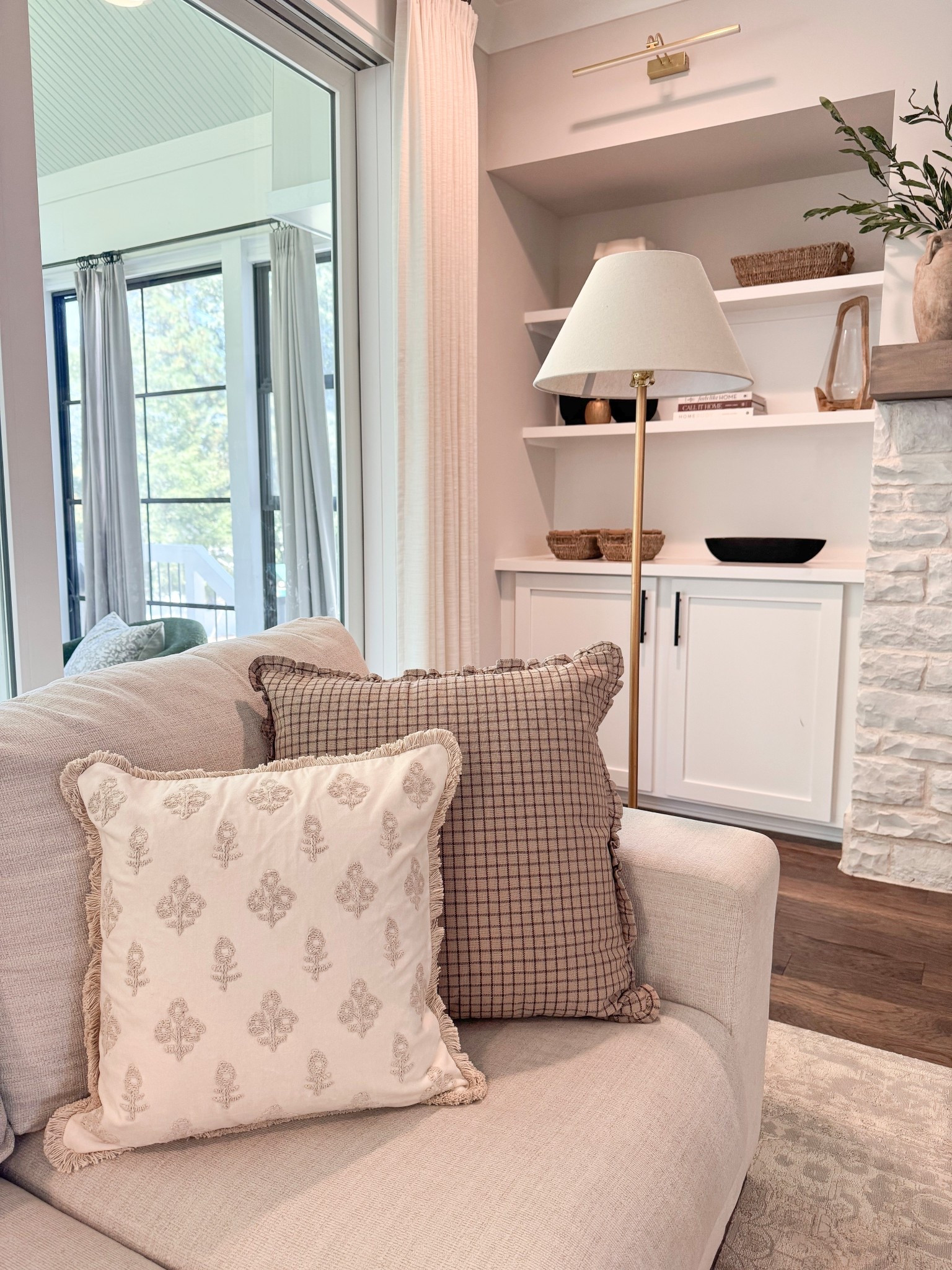 ✨Introducing the new CLJ x Loloi Rug & Pillow  Collection

I was gifted these beauties from @chrislovesjulia and @loloirugs new launch and I absolutely love the colors! 

#cljxloloi #loloirugs #entryway #entrywayrug 

#LTKFindsUnder100 #LTKHome