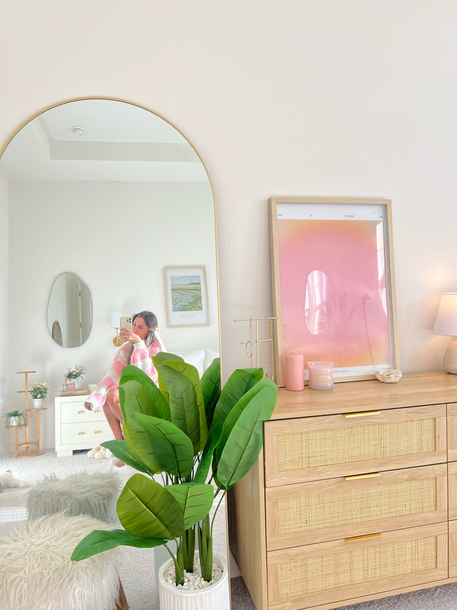 absolutely love this corner in my room🎀✨