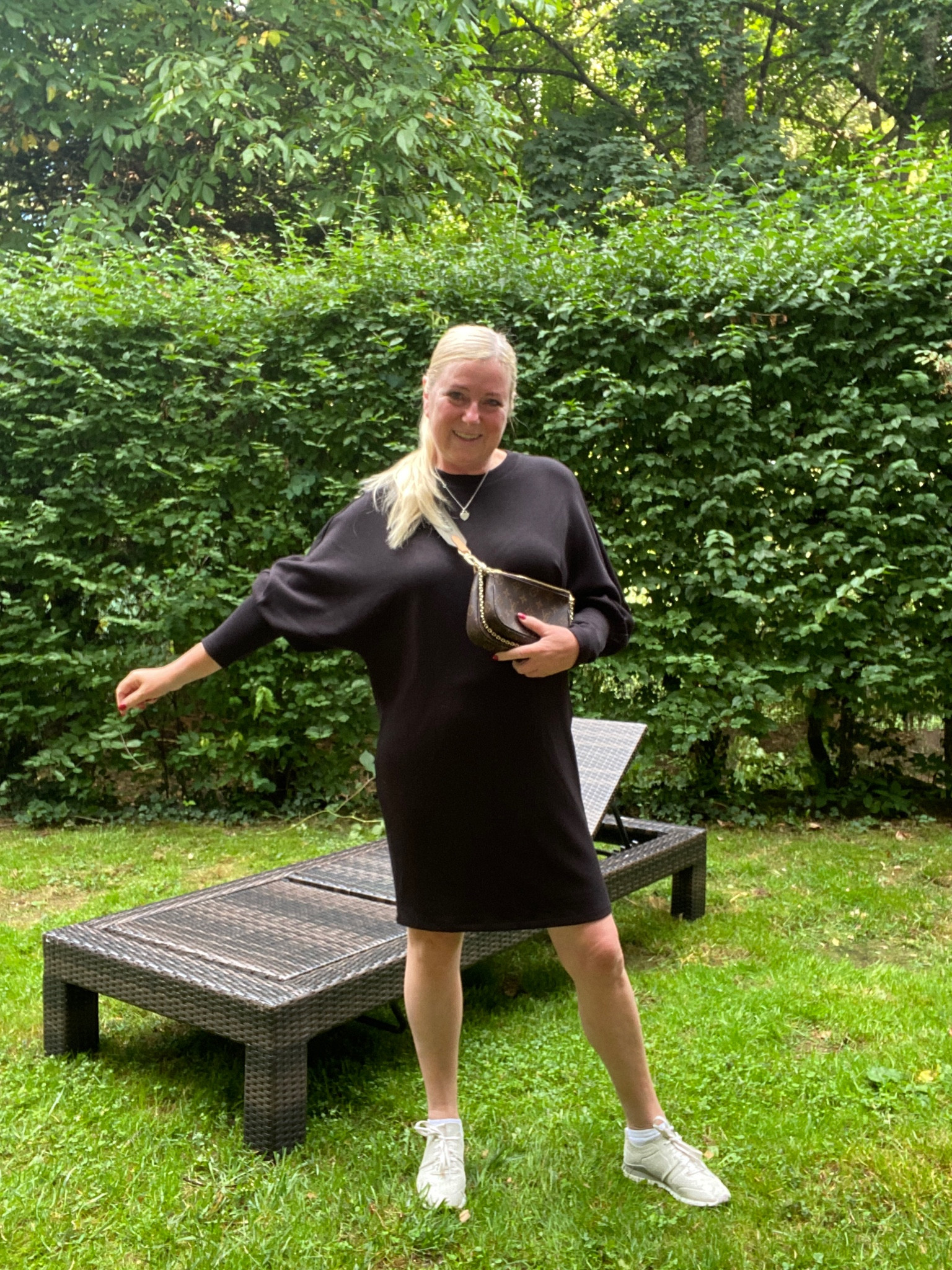 Black Dress Love 🖤
Morgens ist es jetzt schon kühler. Da kann man das hier gezeigte Kleid gut gebrauchen .

#LTKSeasonal #LTKunder50 #LTKstyletip